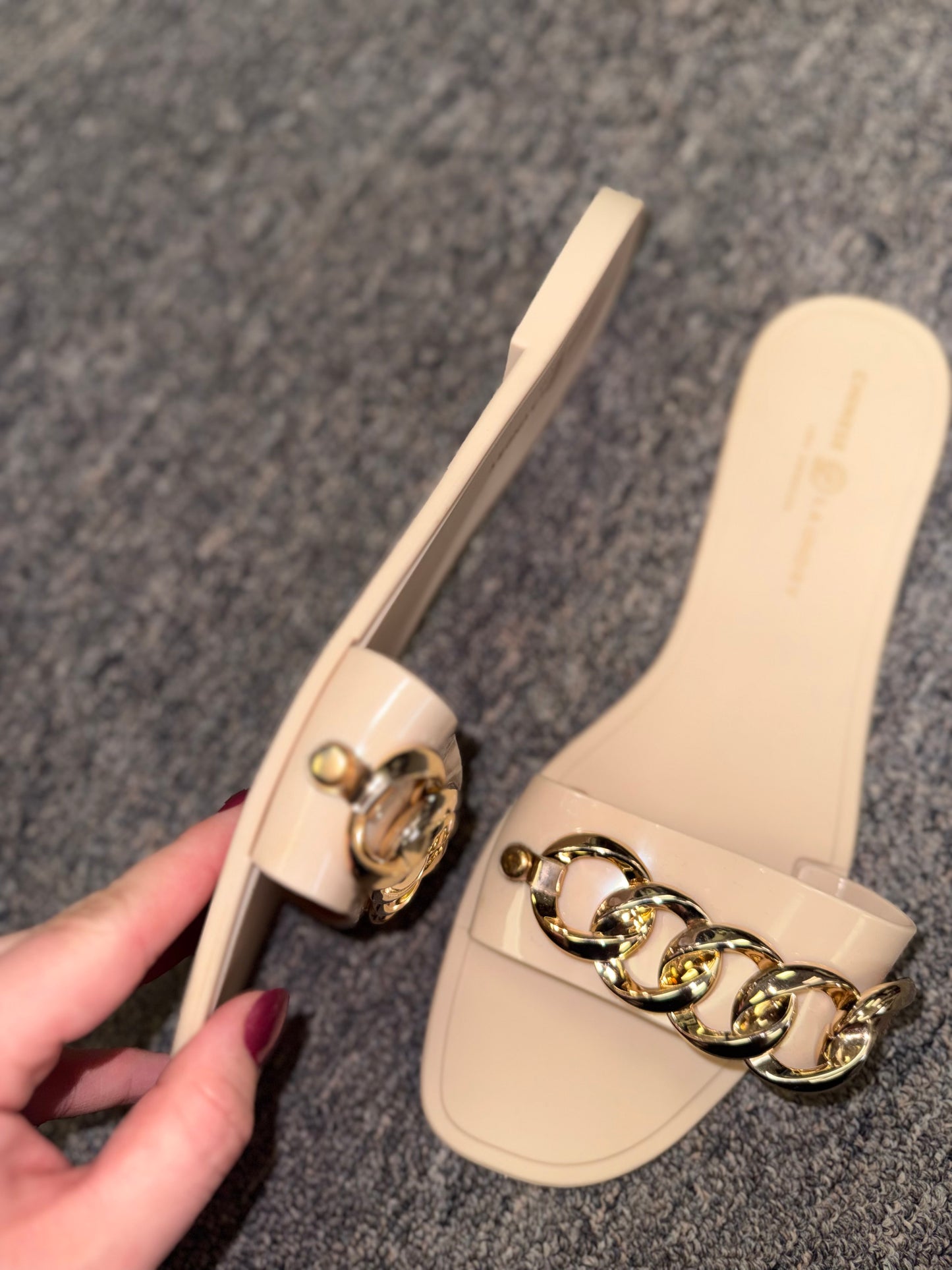 Chinese Laundry (8) Tan Hard Flat with Gold Chain Accent