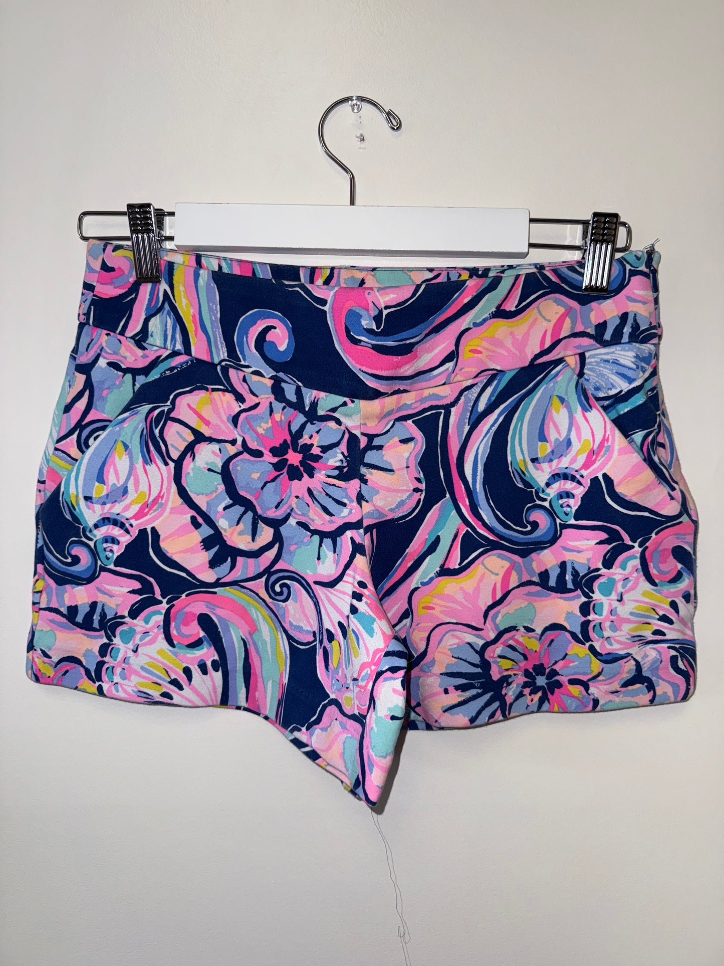 Lilly Pulitzer (0) Navy Blue with Colorful Pastel Floral Shorts