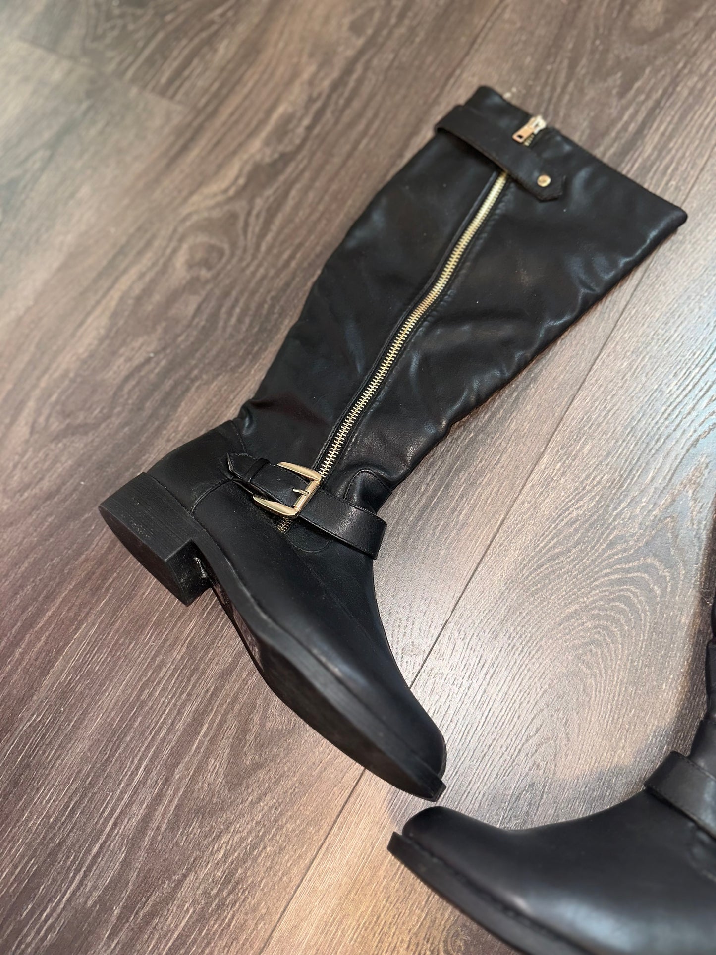 Forever 21 (6 1/2) Black High Boots