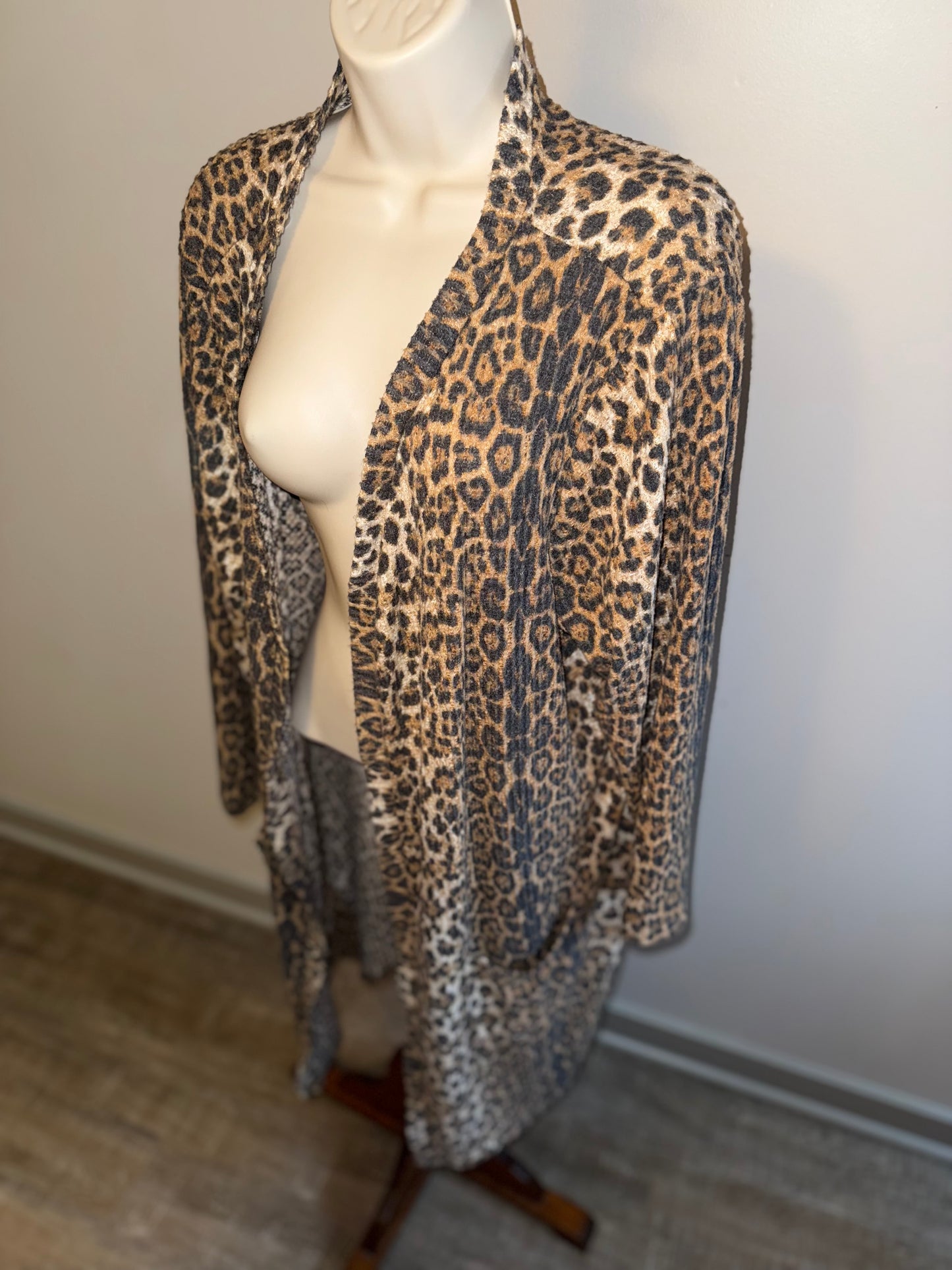 Socialite Curve (2X) Neutral Cheetah Print Waffle Knit Long Cardigan w Pockets