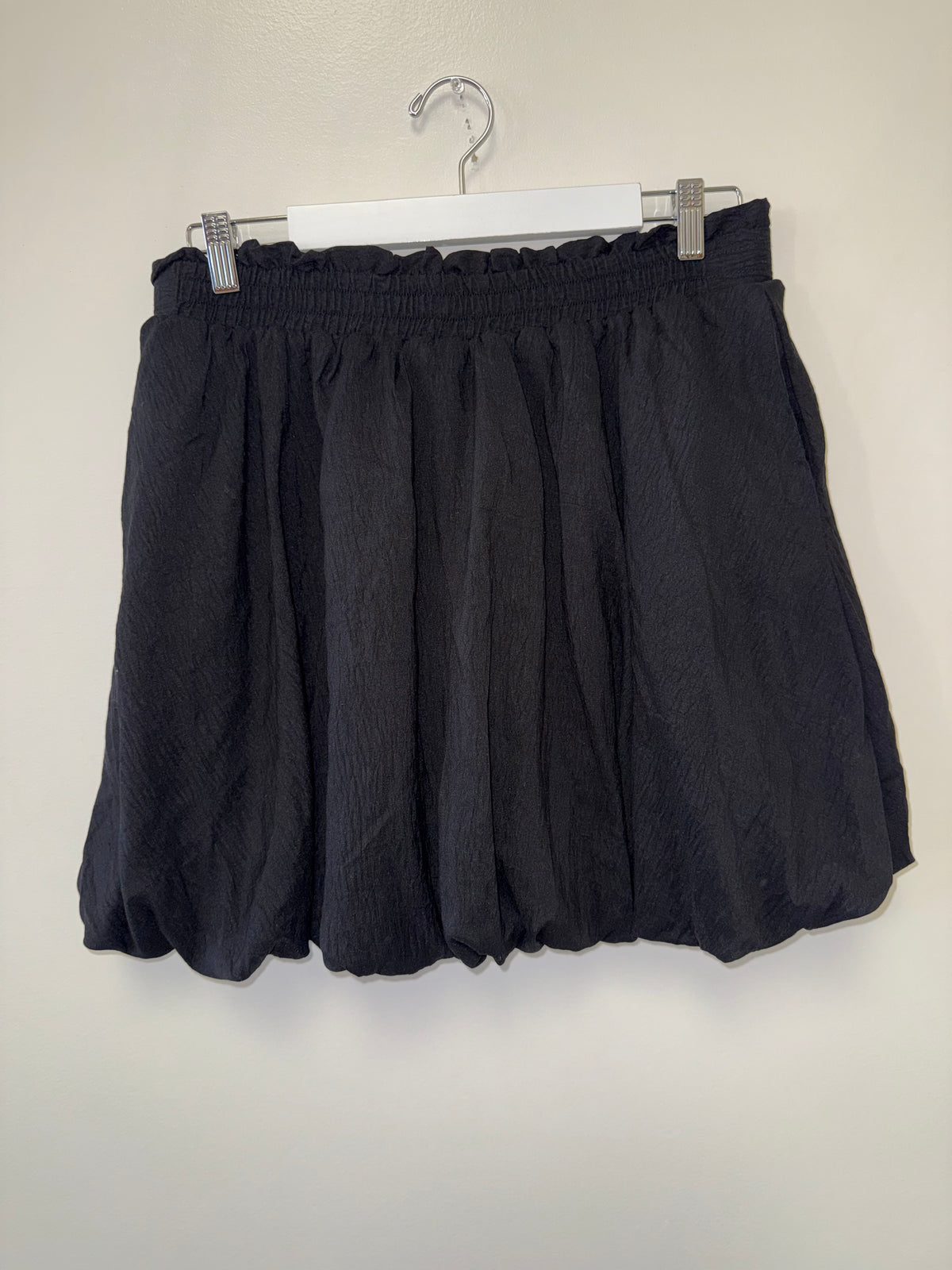(XL) Black Bubble Hem Skort with Pockets