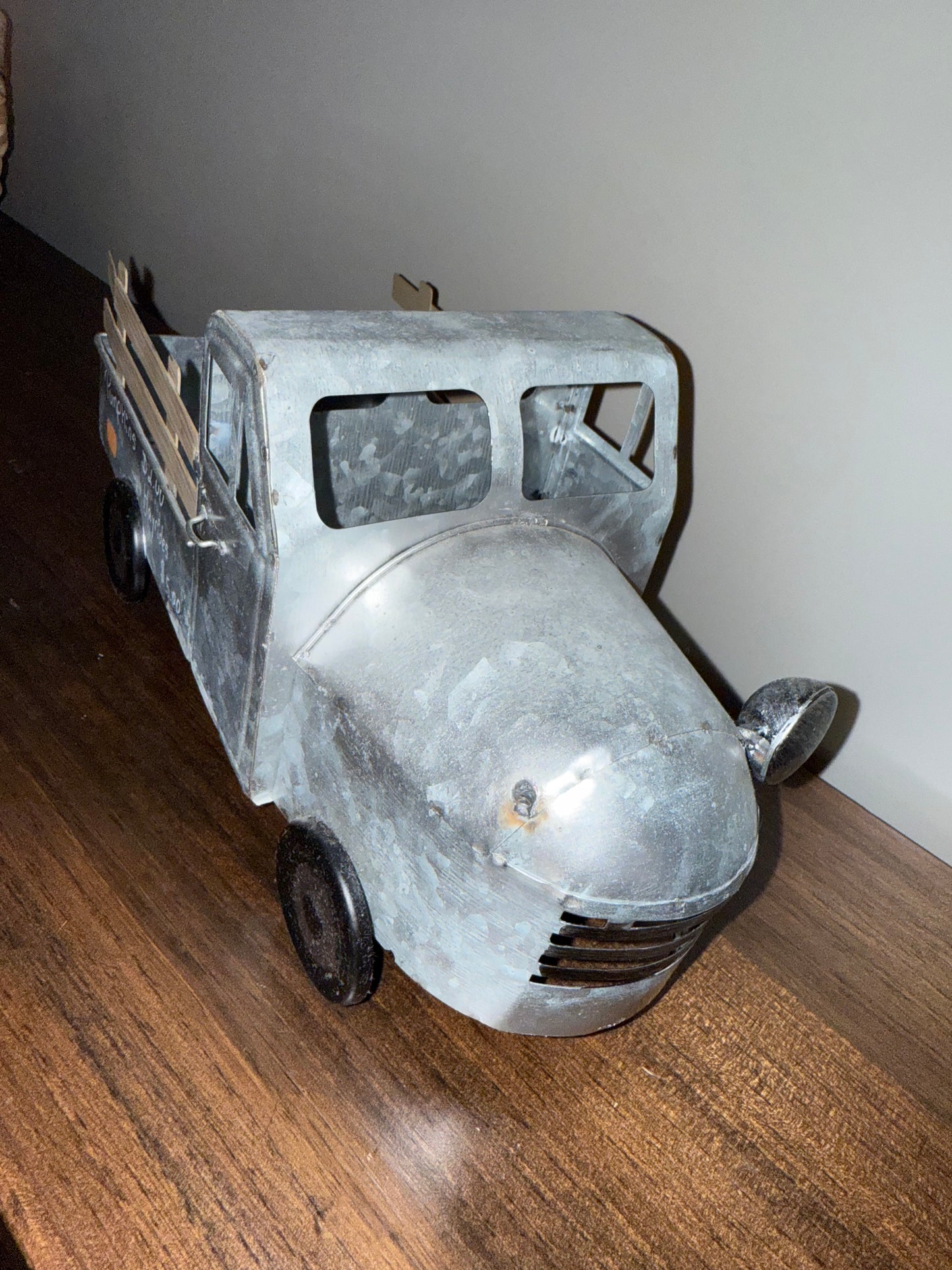 Metal Fall Pickup Truck