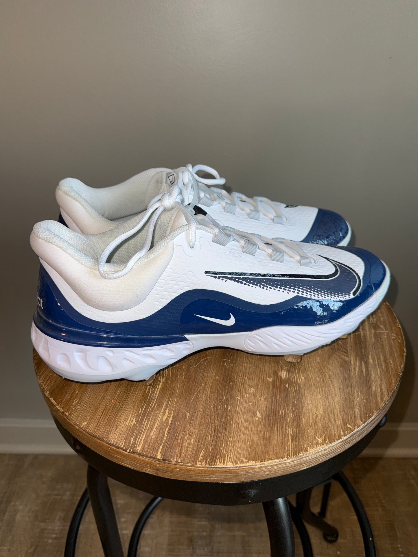 Nike (14) Brand New Blue//White Nike React Baseball Cleats