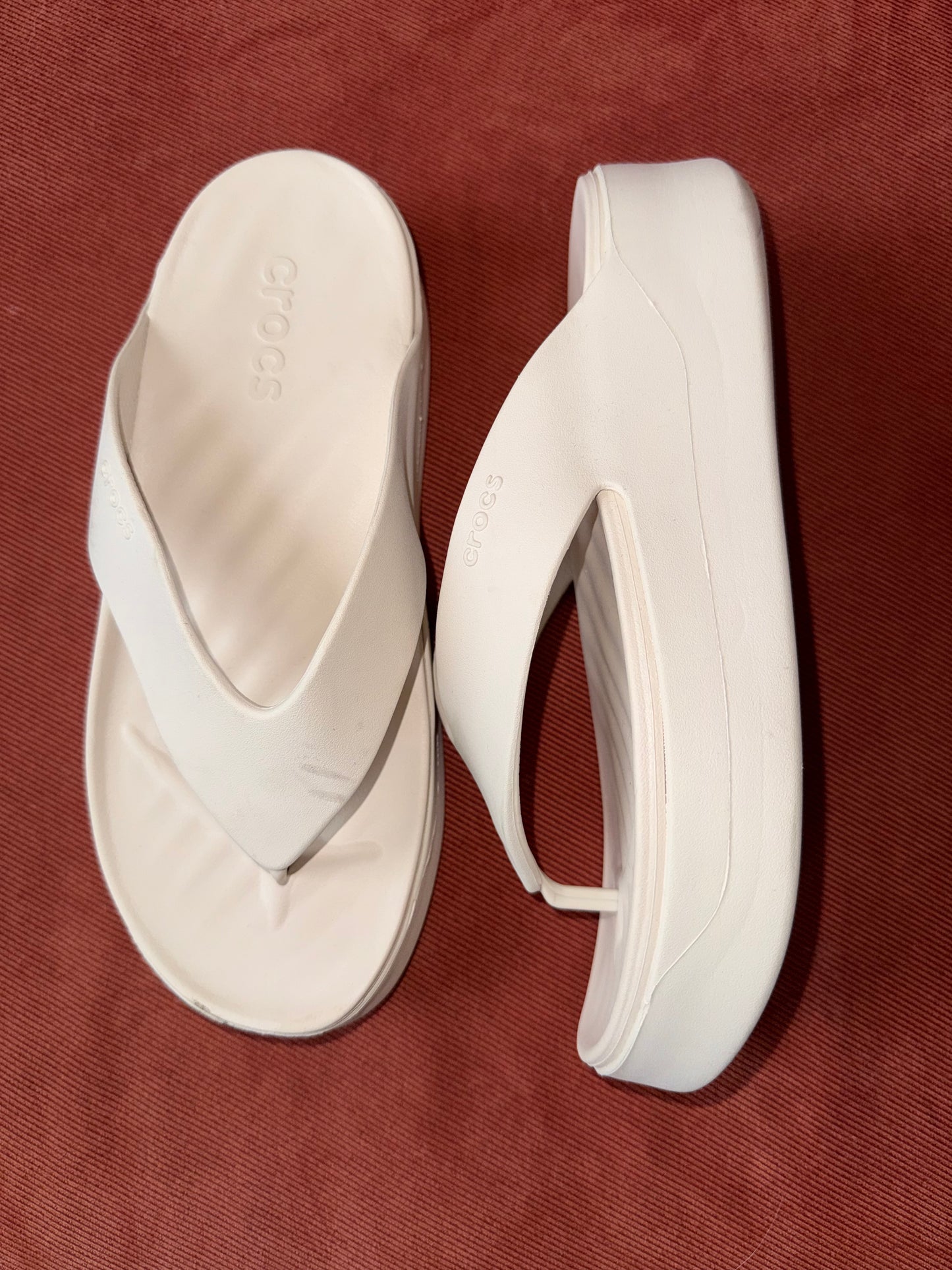 CROCS (8) Off White Flip Flops with Thick Sole