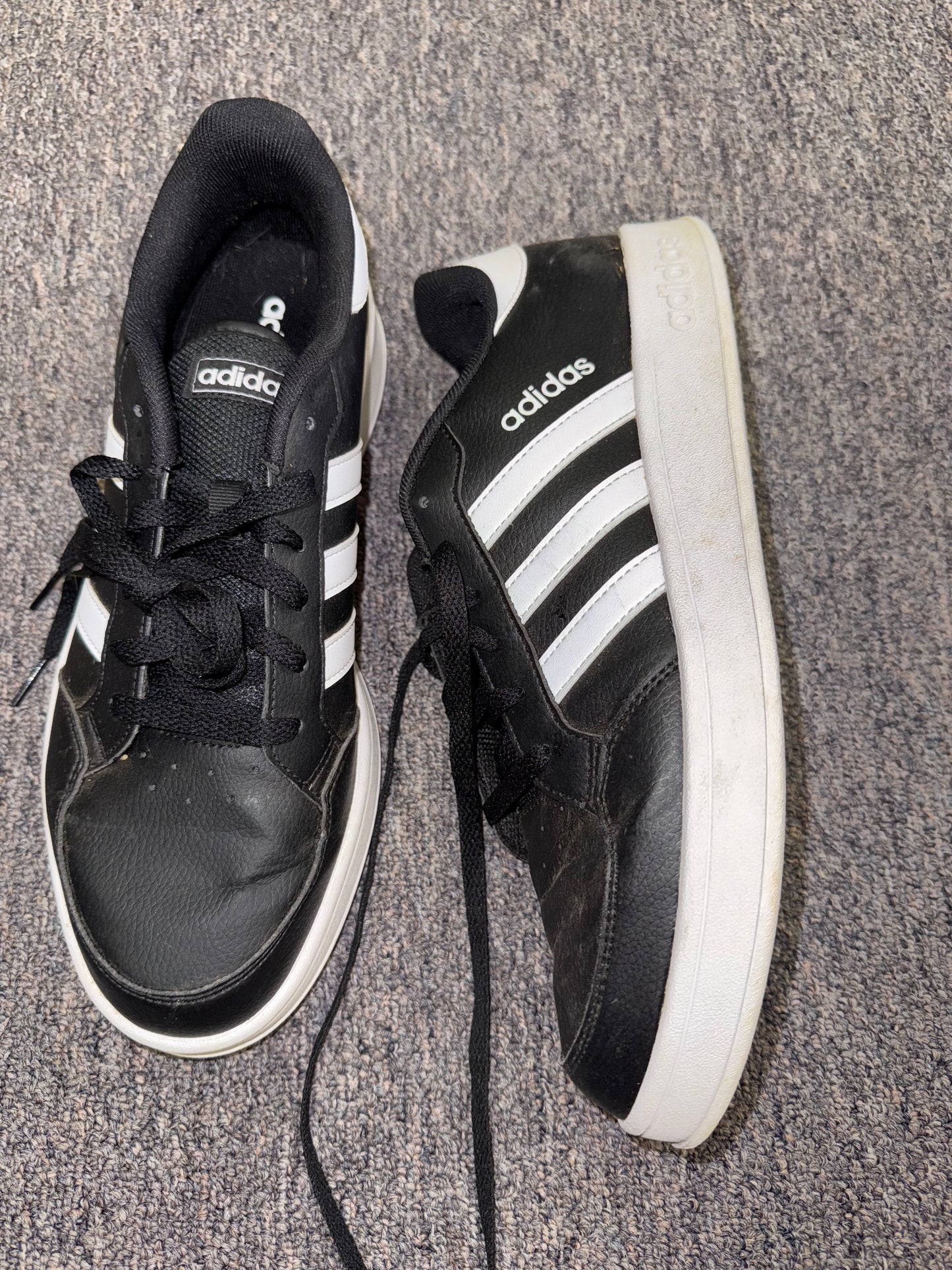 Adidas (11) Black and White Breaknet Casual Sneakers