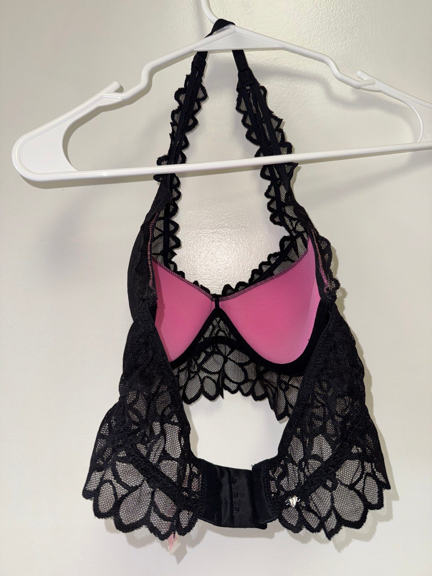 PINK Victoria's Secret (Small) Black Lace Halter Neck Bralette