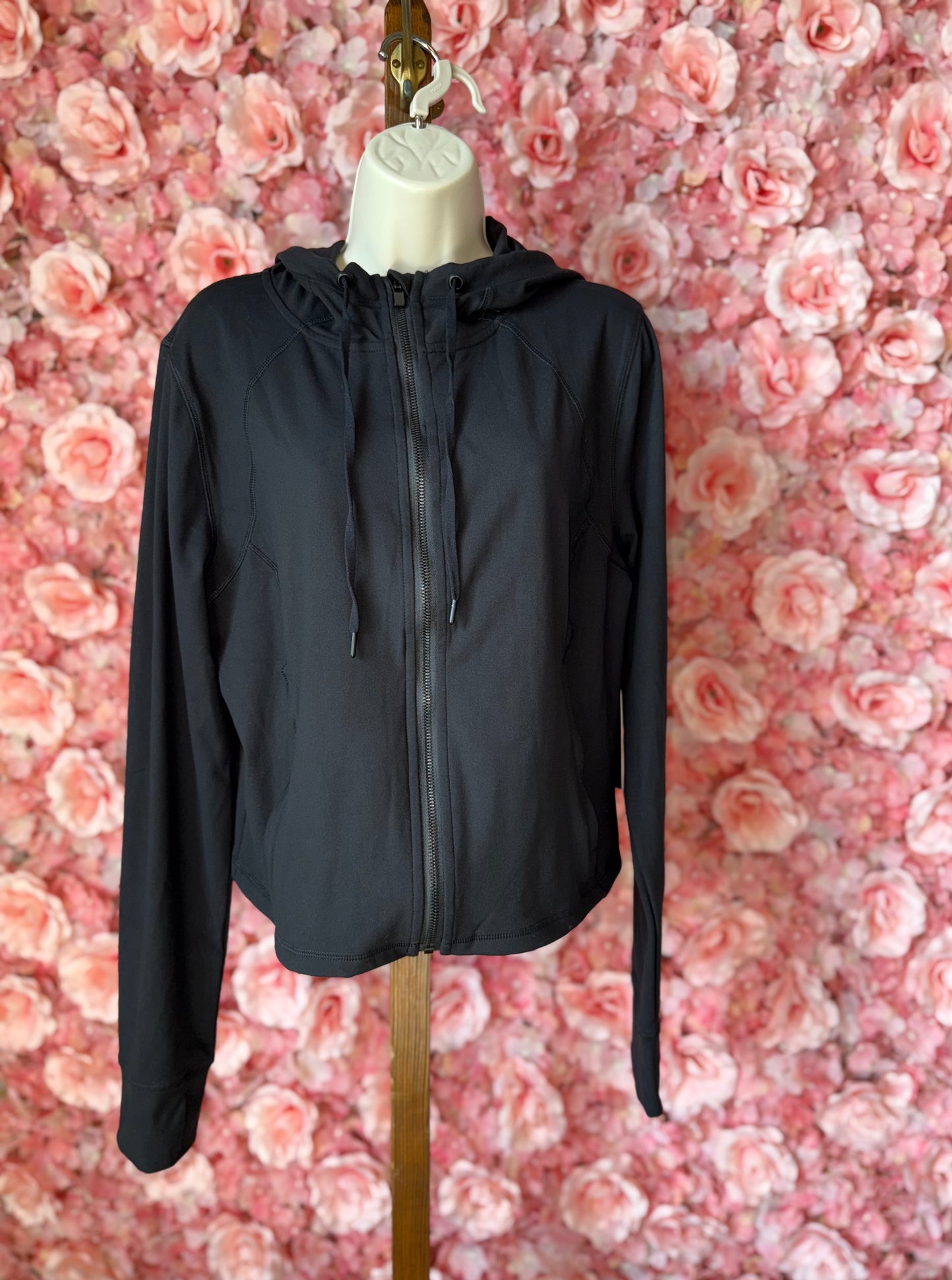 NWT Yogalicious (Large) Brand New Black Zip Up Sporty Cropped Jacket