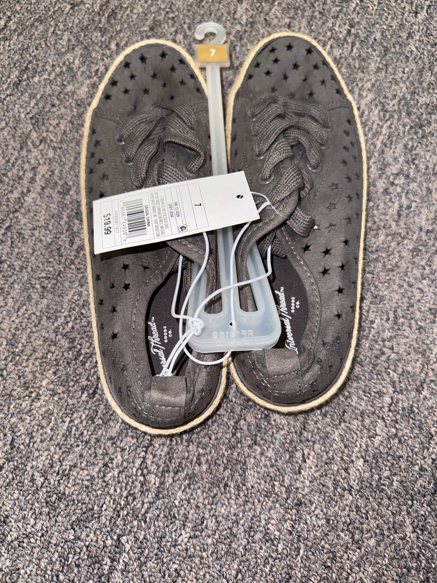 NWT Universal Threads (7) Brand New Grey Star Pattern Sneakers with Woven Soles