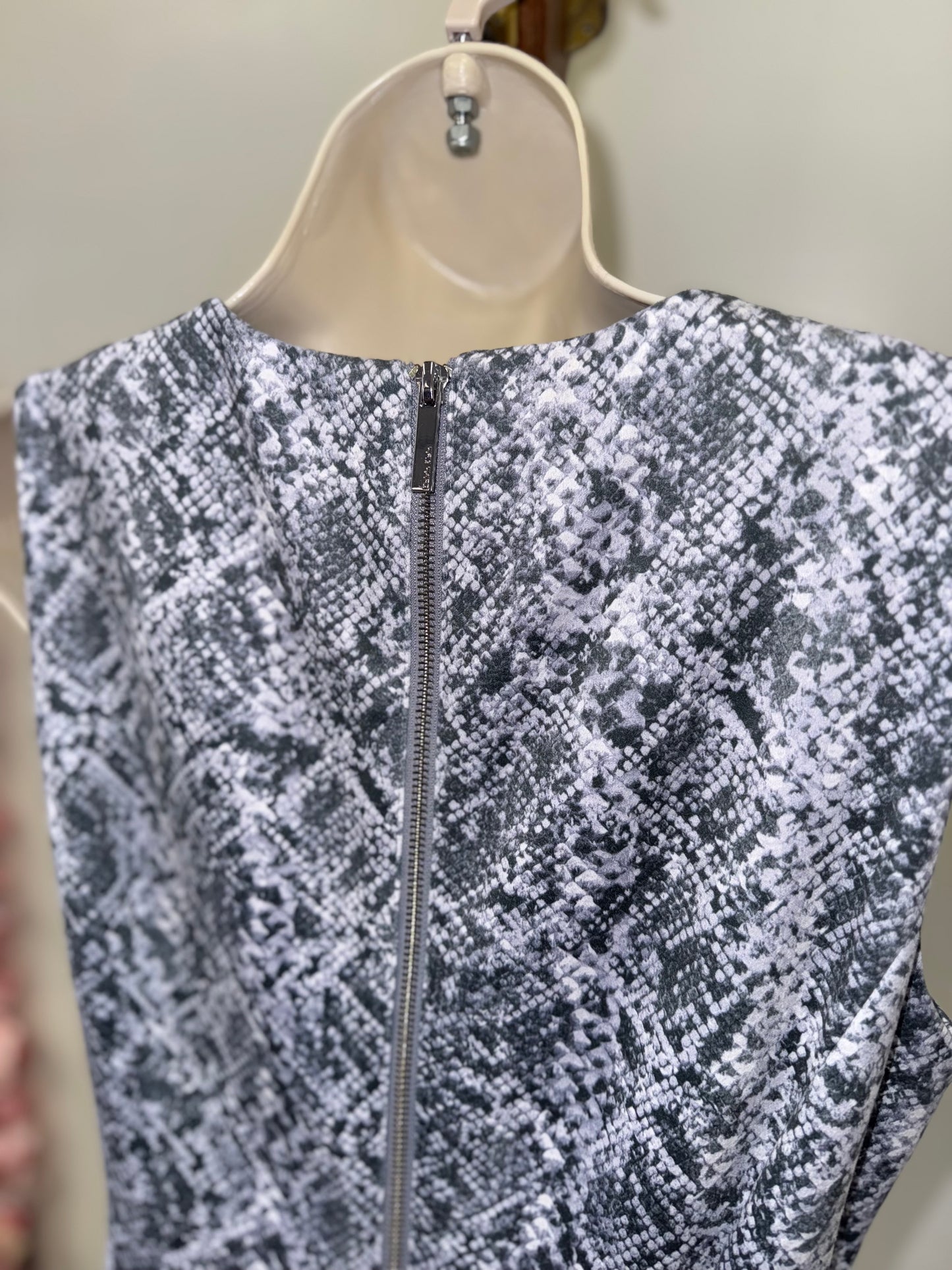 Calvin Klein (10) Snake Pattern Formal Dress