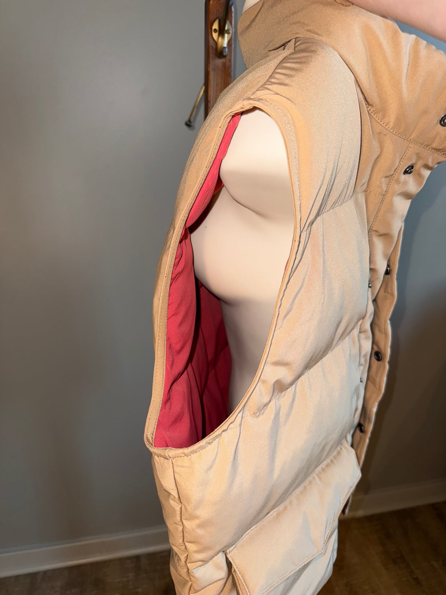 NWT Alpine Design (Medium) Brand New Wind//Water Resistant Tan Button Up Vest