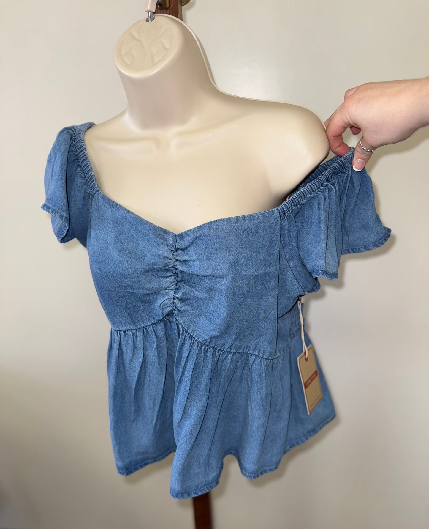 NWT Lone Star (L) Brand New Cropped Ruffle Off-The-Shoulder Denim Look Blouse