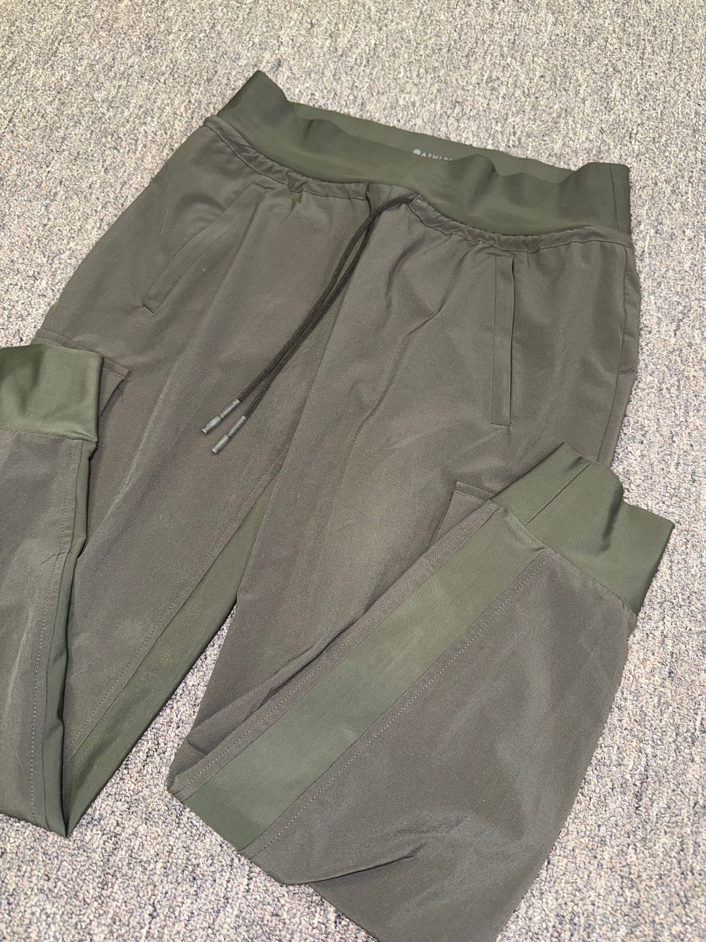 Athleta (4) Green Drawstring Jogger Pants
