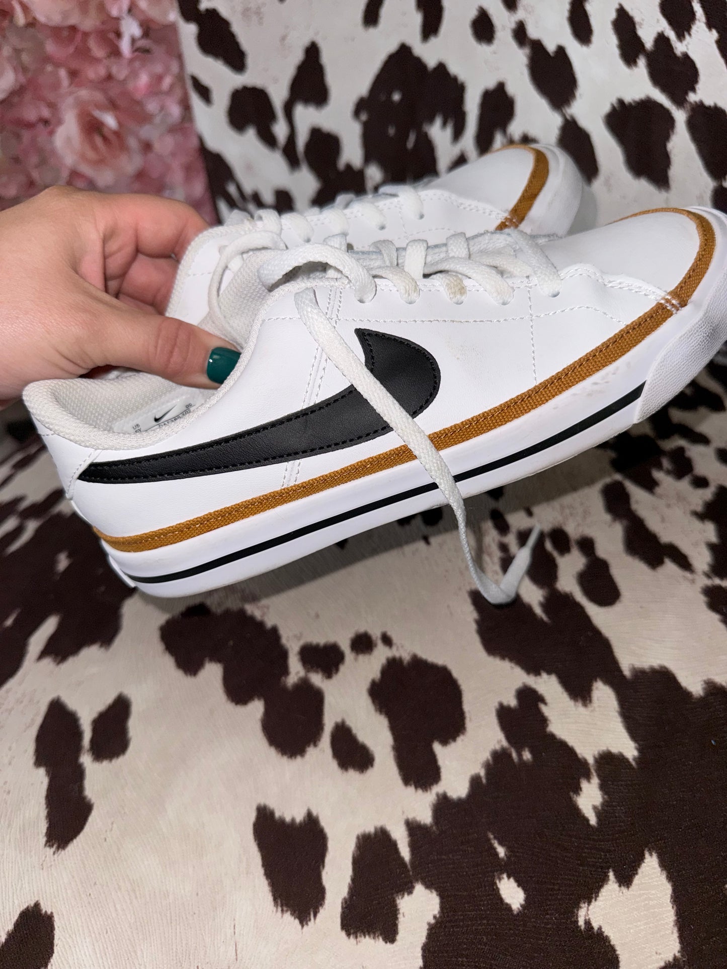 Nike (5 Youth) White Neutral Court Legacy Sneakers
