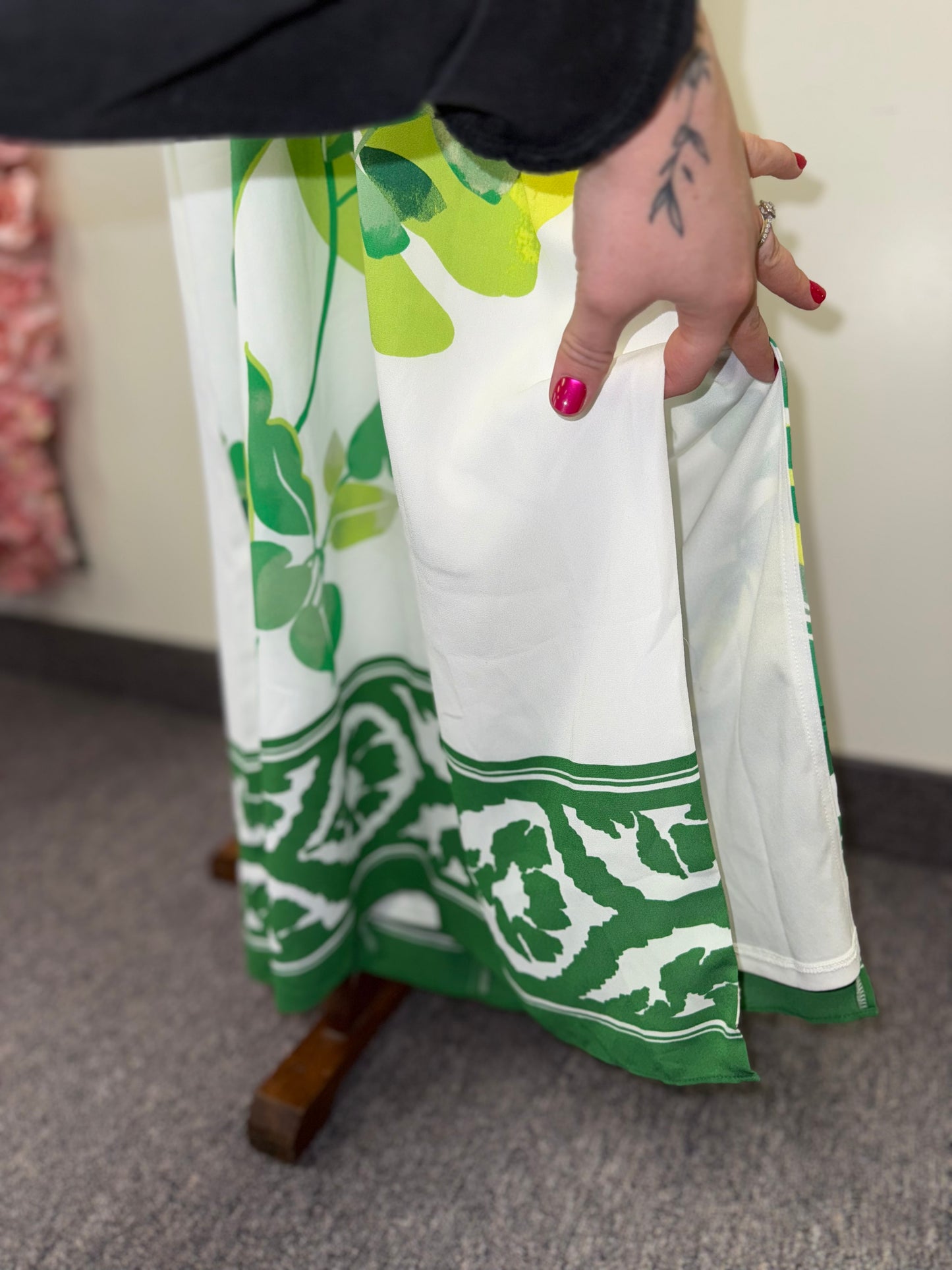 White House Black Market (4) White and Green Hawaiian Halter Neck Maxi Dress