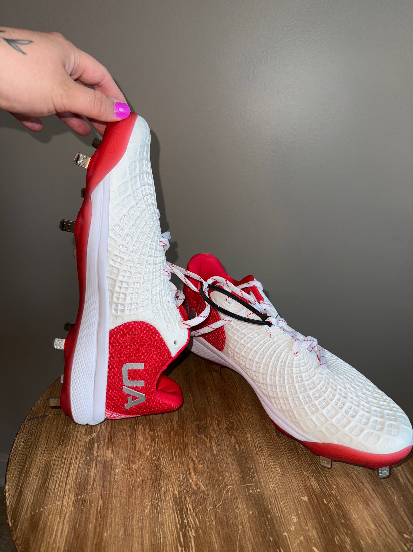 Under Armour (7//7.5//8.5//11) Brand New Red//Gold//Blue Softball Cleats