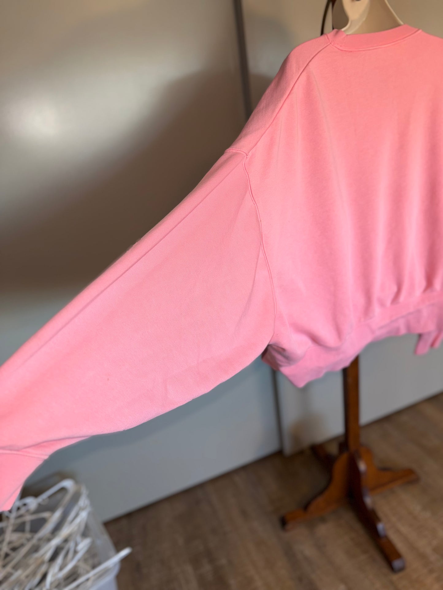 Nike (XL) Pink Cropped Crewneck Sweatshirt with Bleach Splatter