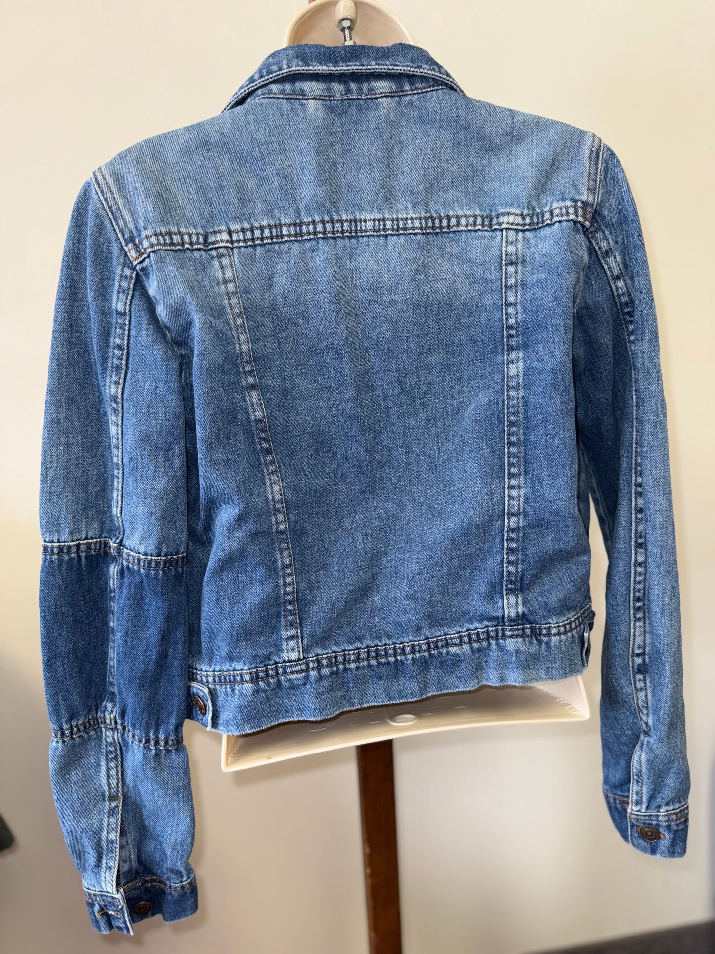 Free People (XS) Cropped Denim Button Up Jean Jacket