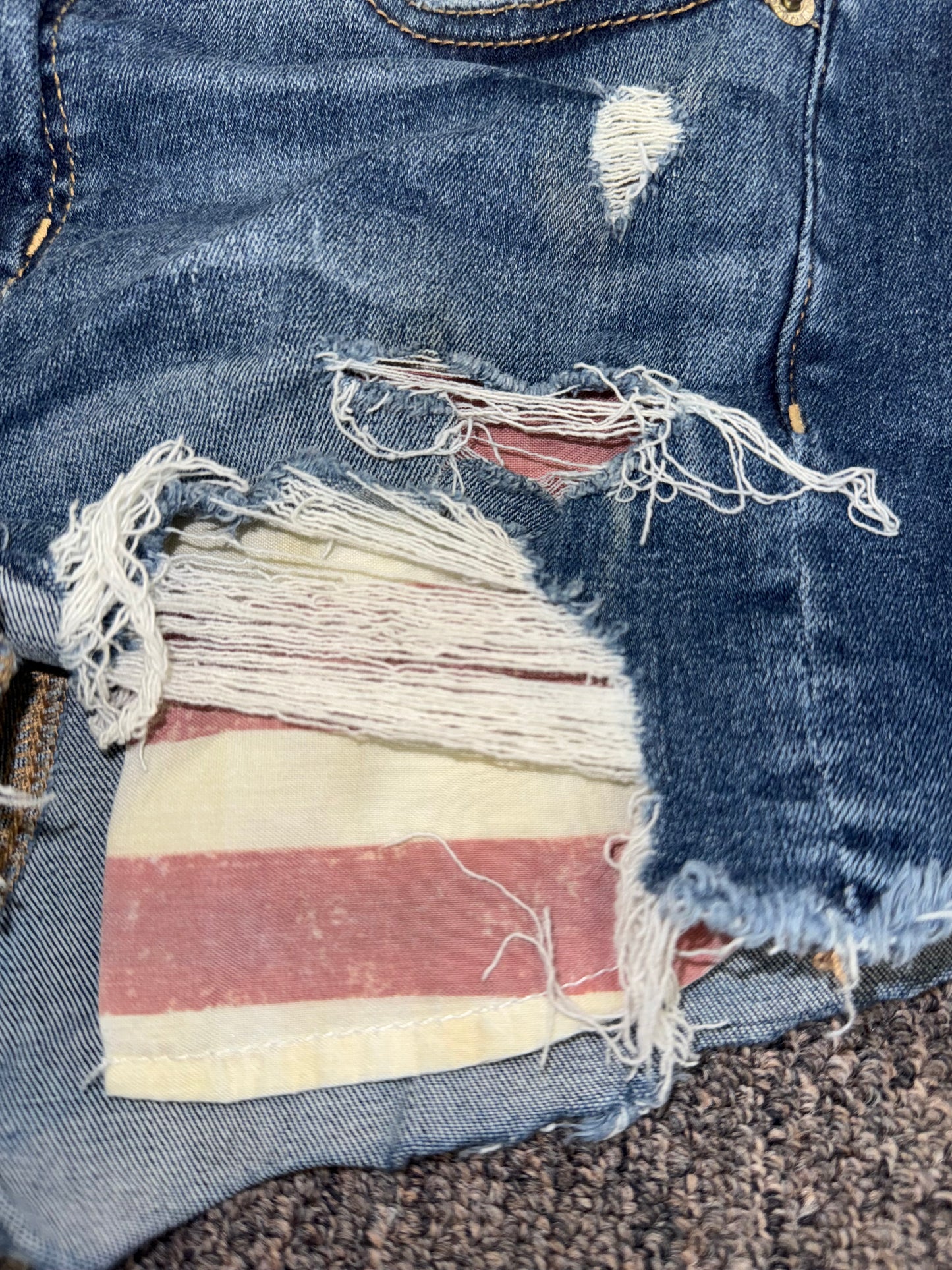 American Eagle (6) Distressed Denim USA Pattern Pockets Hi-Rise Shortie Shorts