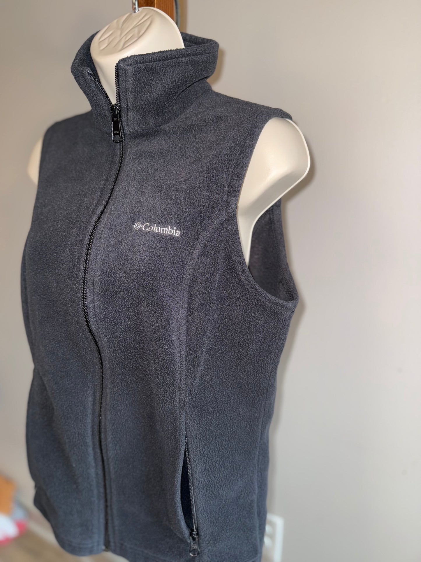 Columbia (Medium) Black Fleece Zip Up Vest
