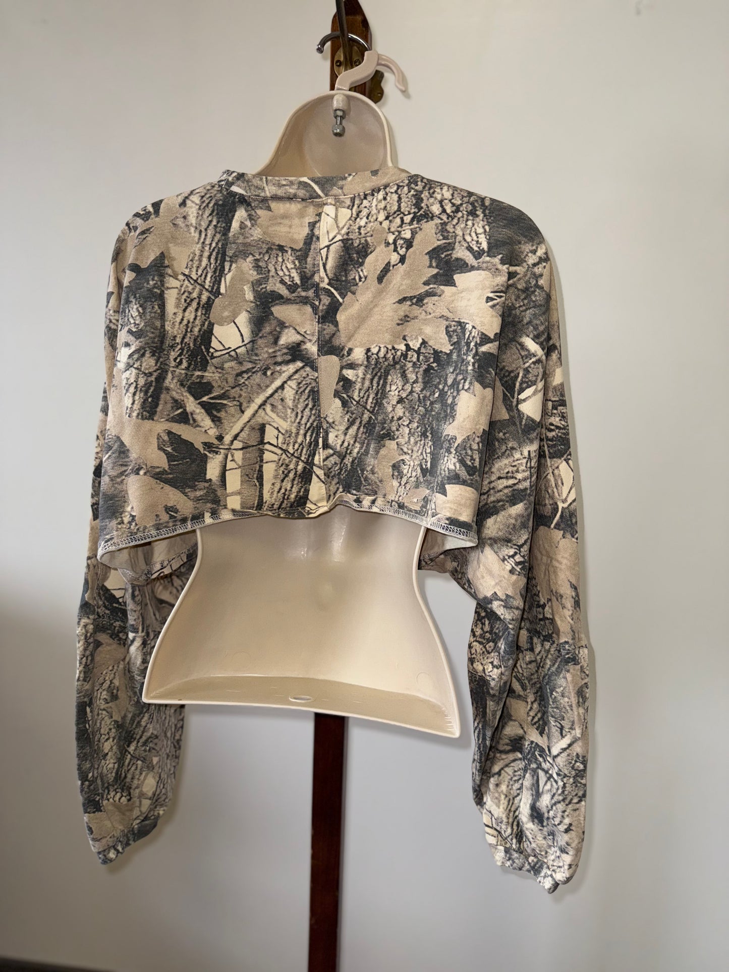 (Medium) Tan/Grey Camo Pattern Cropped Long Sleeve Tee