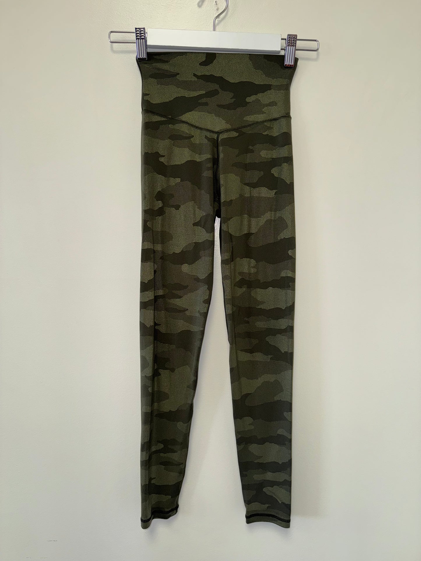 Offline by Aerie (XS) Green Camo Real Me High Rise 7/8 Leggings