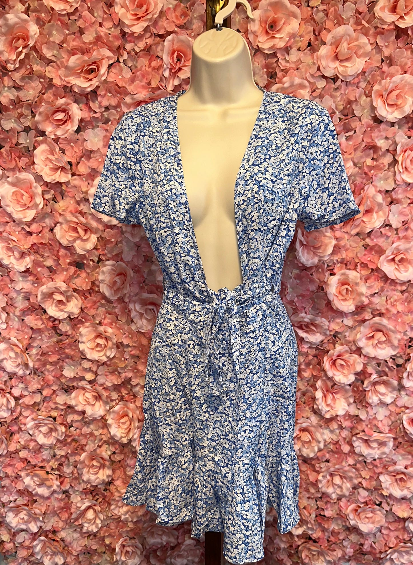 NWT Infashule (Medium) Brand New Blue Floral Tied Midi Dress