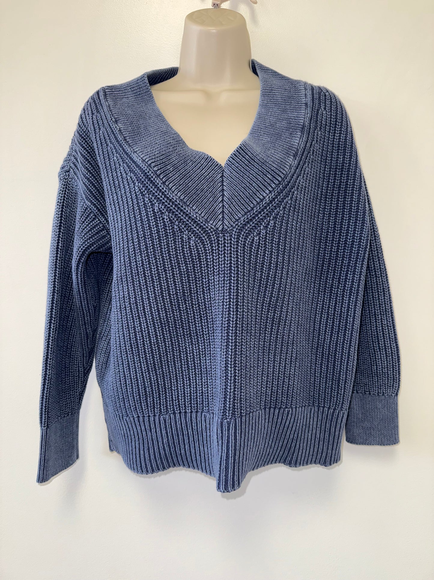 Aerie (Small) Blue V-Neck Heavy Knit Sweater