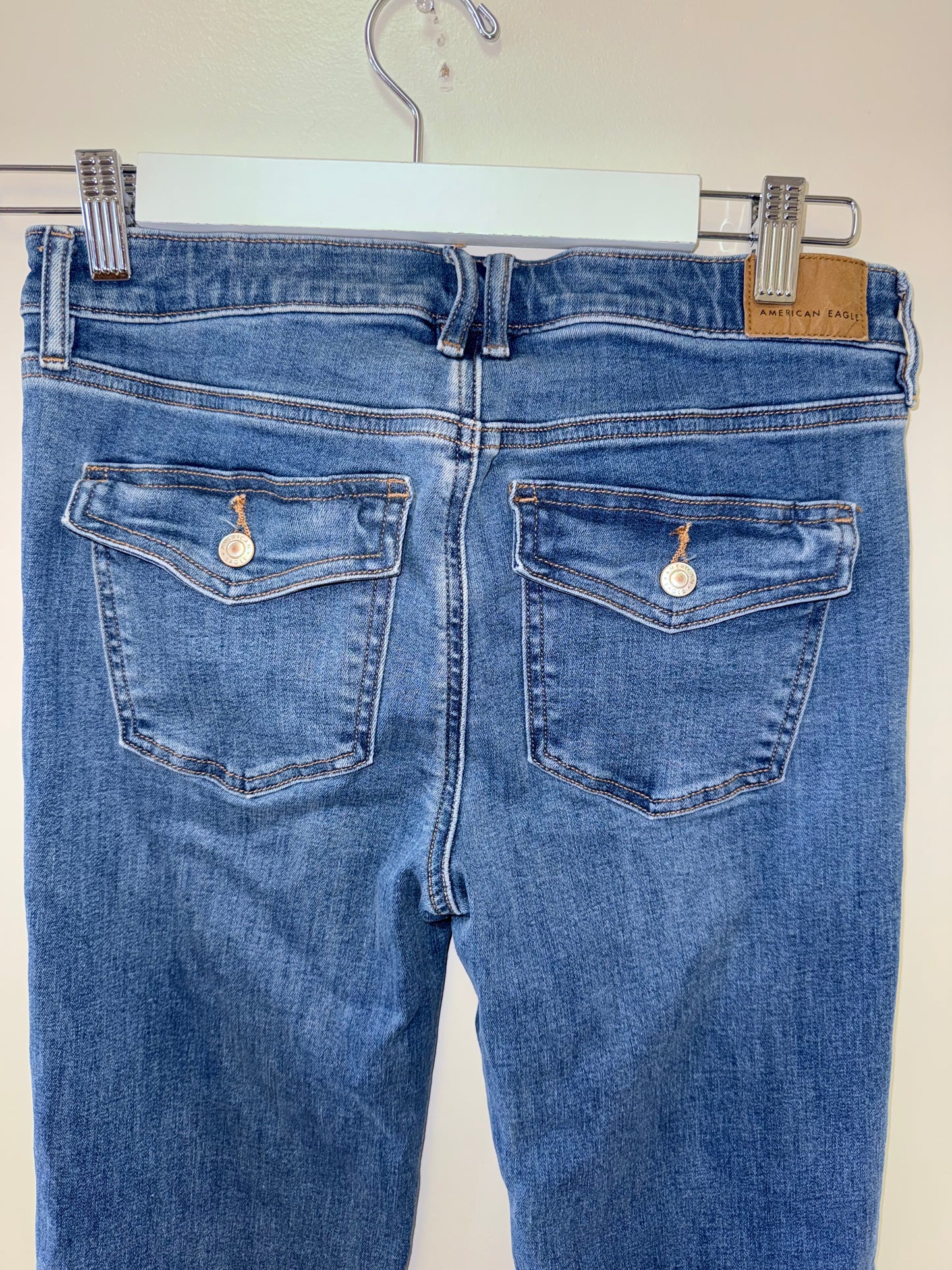American Eagle (4) Low Rise Flare Denim Jeans with Next Level Stretch