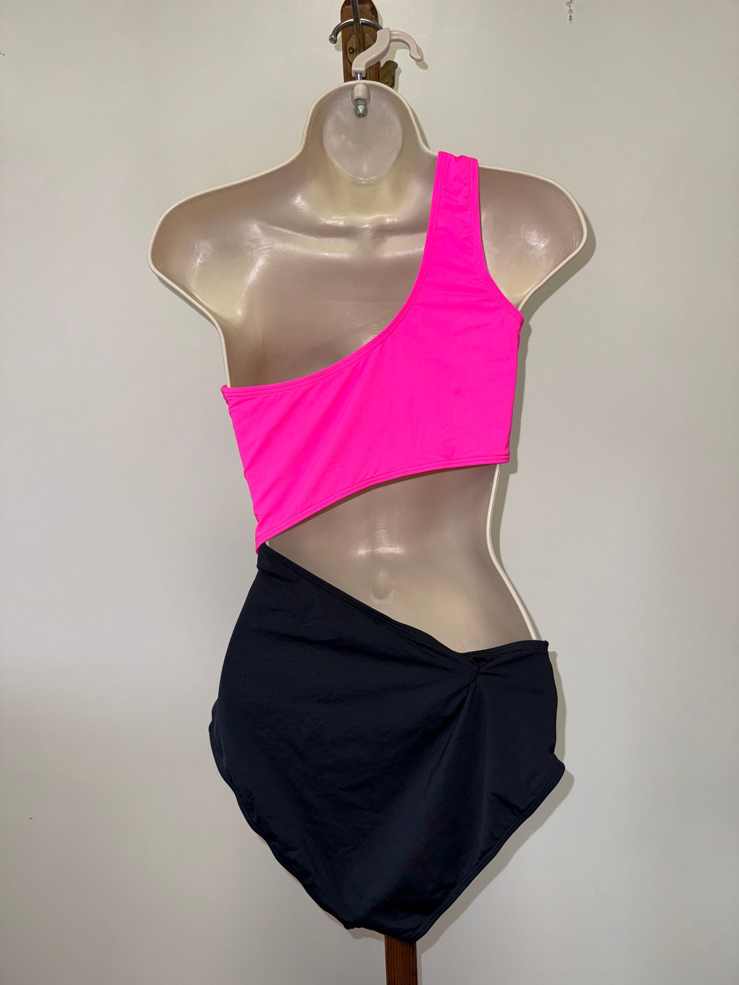 NWT Yonique (Medium) Brand New Black & Hot Pink One Piece Swimsuit w/ Cutout