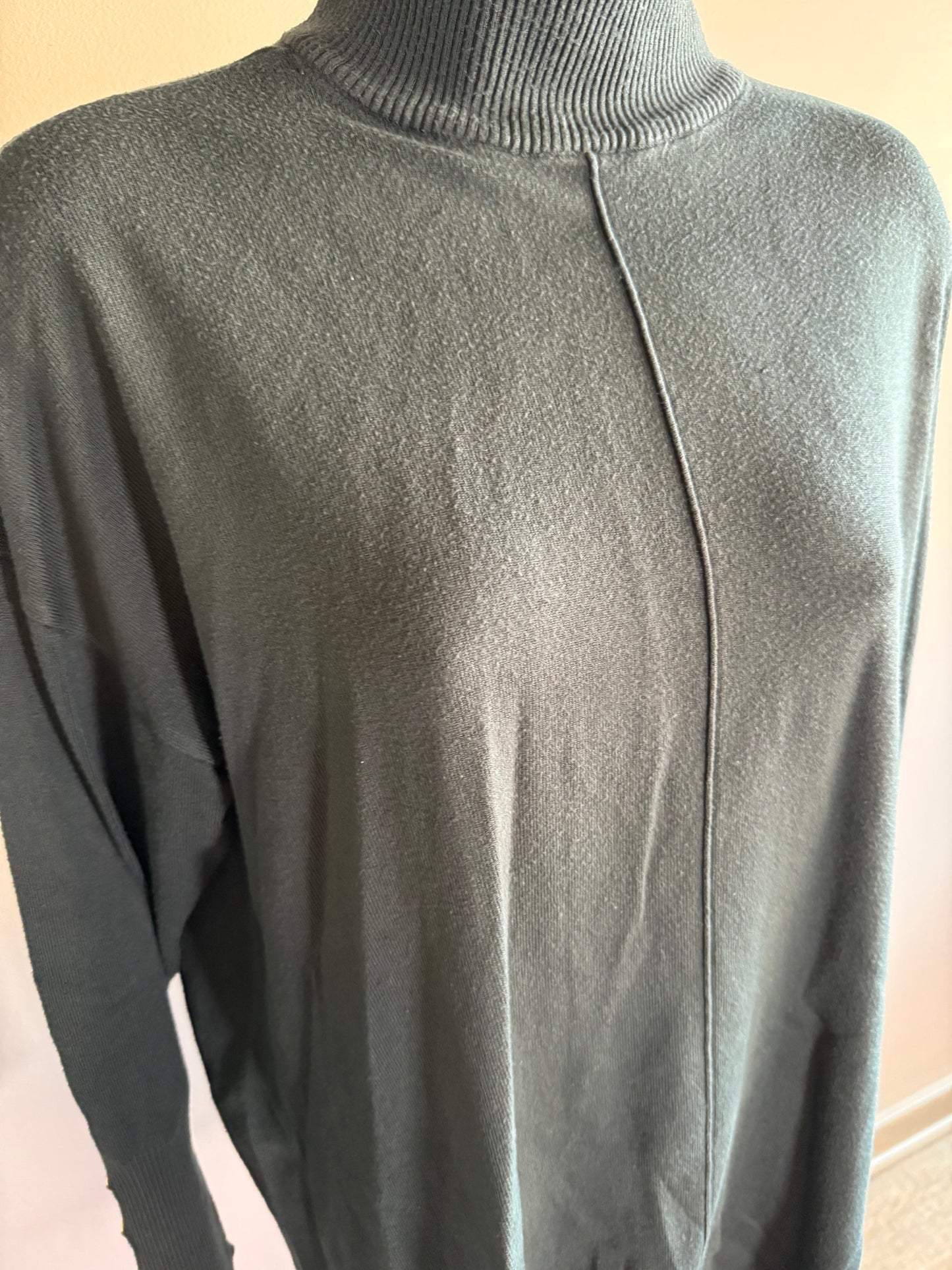Anne Klein (Medium) Green Turtleneck Form Fitting Sweater