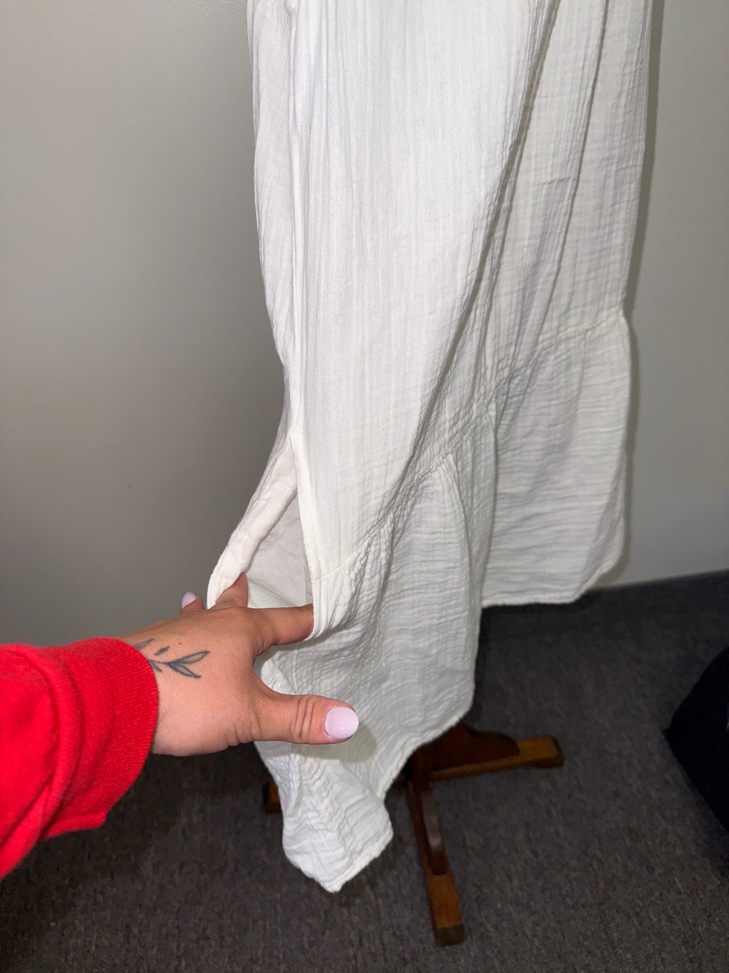 GAP (Small) White Ruffle Midi Sleeveless Dress with Pockets