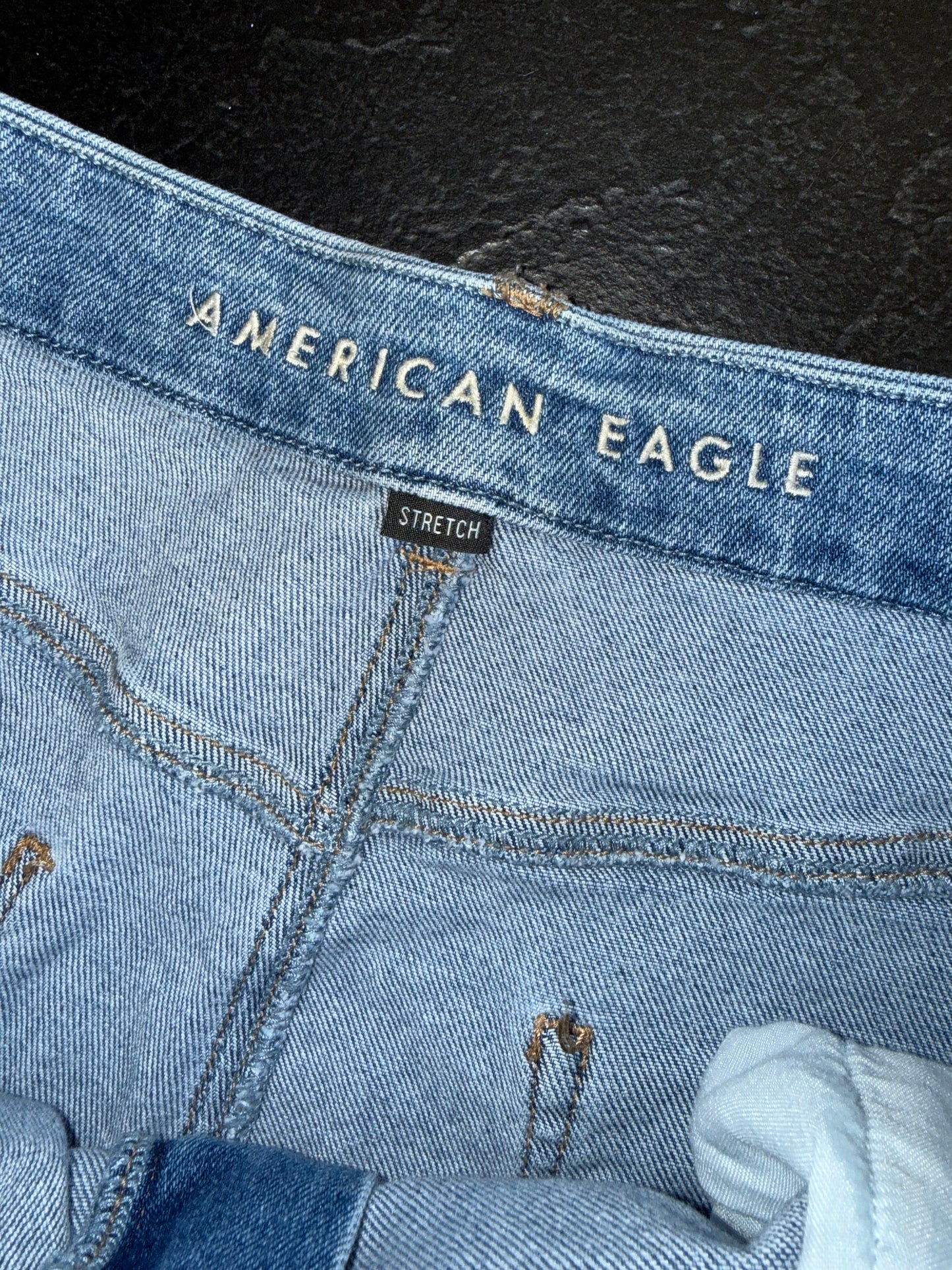 American Eagle (20) Denim Mom Jeans with Curve & Stretch
