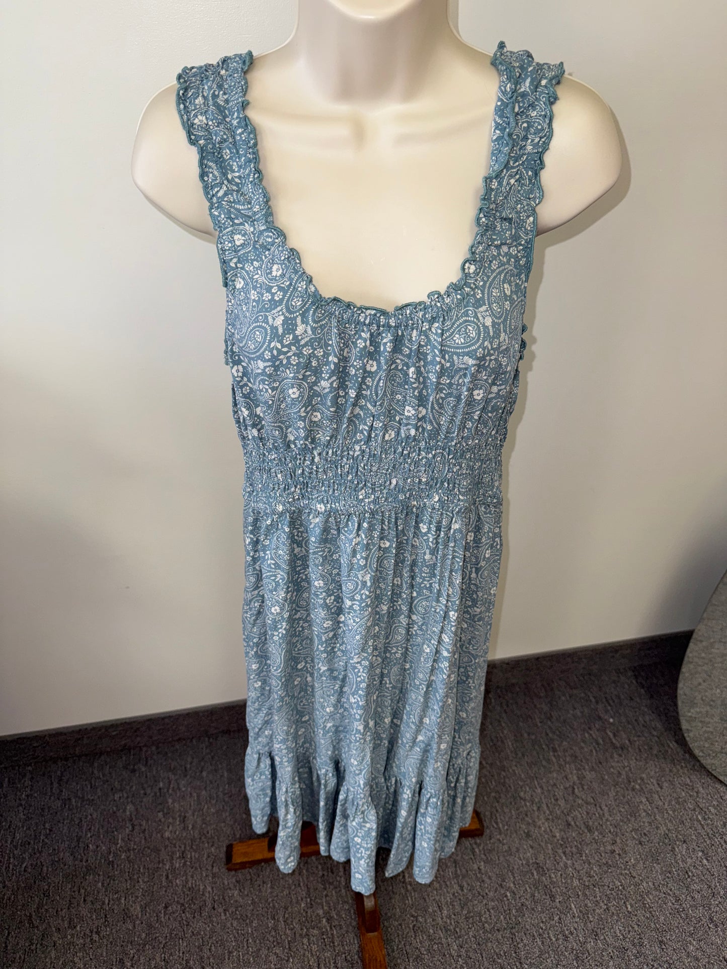 Patrons of Peace (Large) Blue and White Floral Pattern Sleeveless Maxi Dress