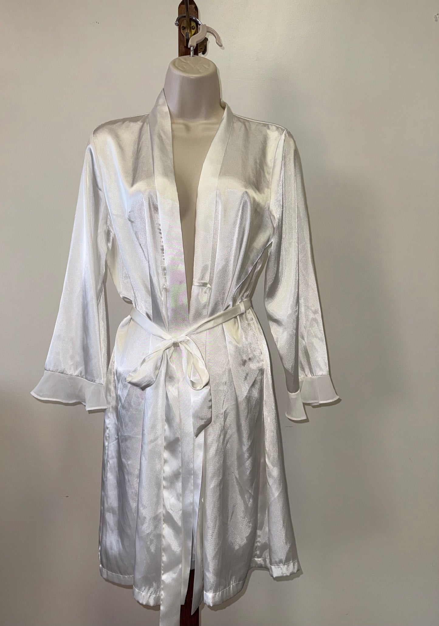 Apt. 9 (Small) White Polyester Ruffle//Flowy Robe
