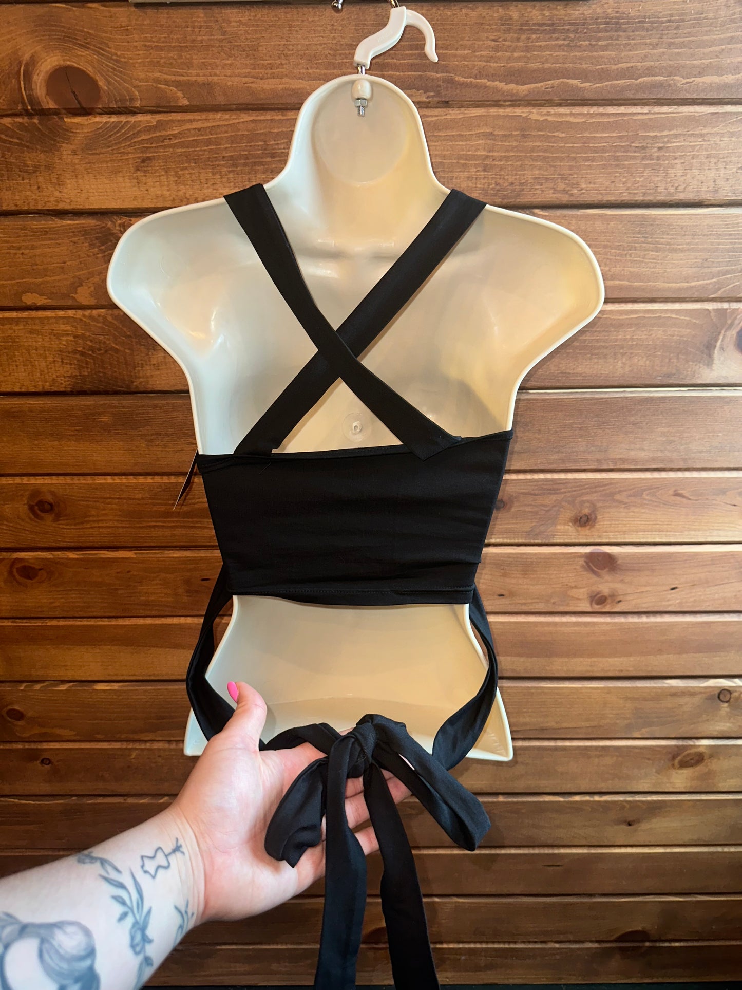 NWT Bei Si Dun (M/L) Brand New Black Criss Cross Back Crop Top with Tied Strap