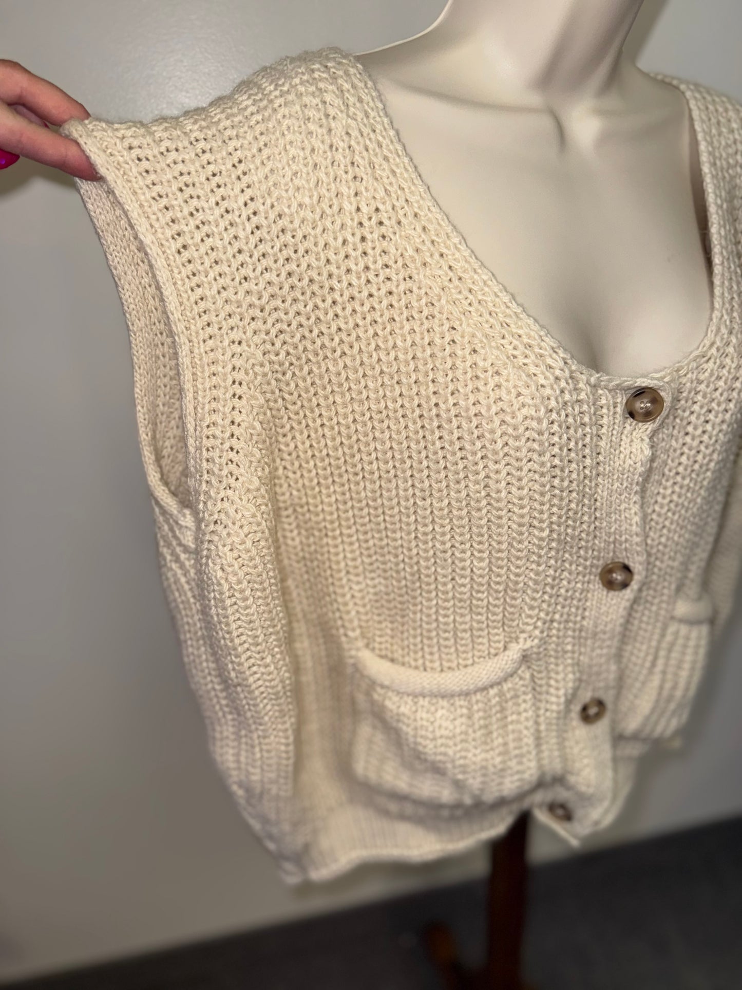BaeVely (3XL) Cream Knit Sleeveless Button Up Sweater Vest