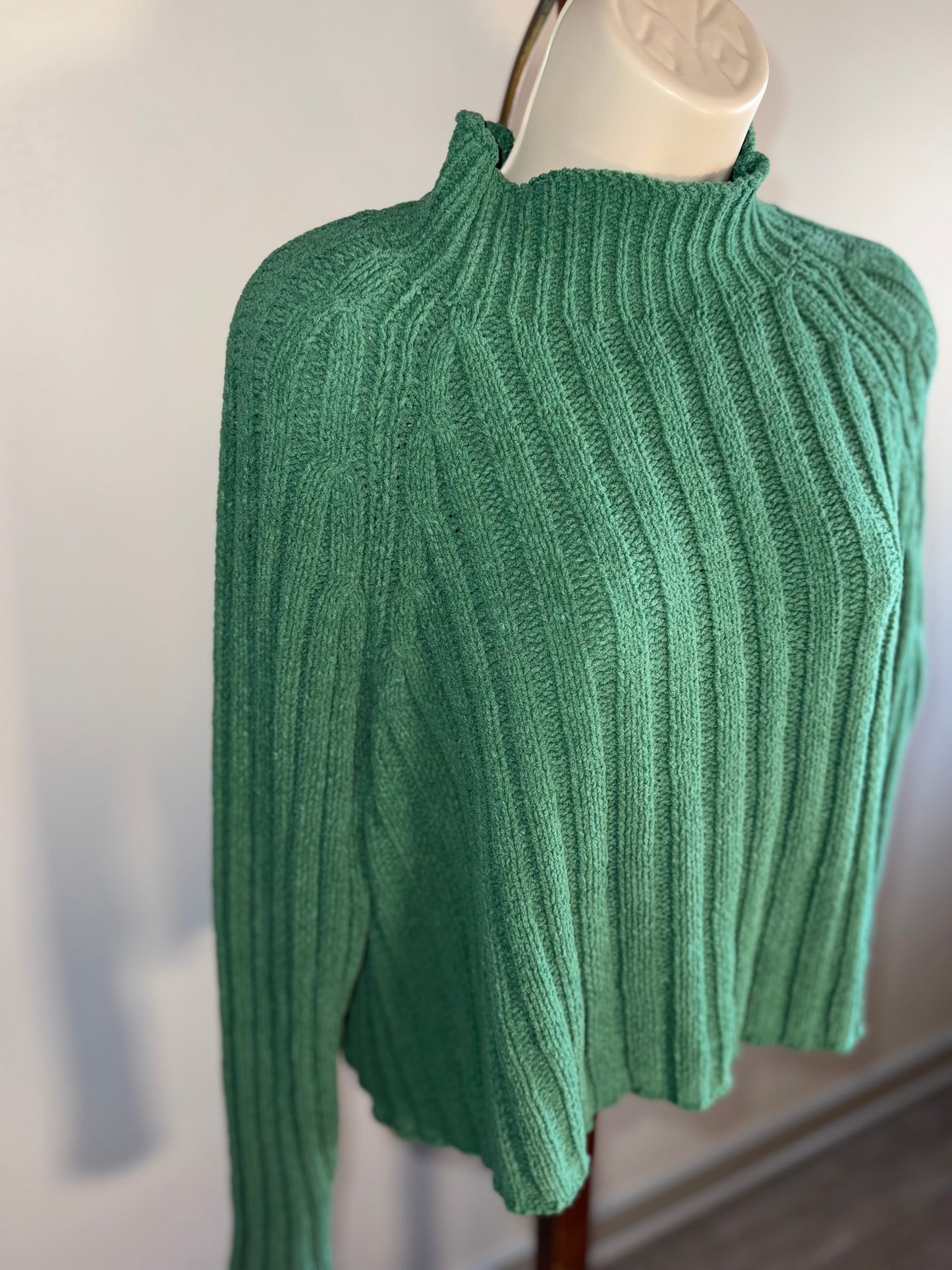 American Eagle (XL) Green Soft Knit High Neck Cropped Sweater