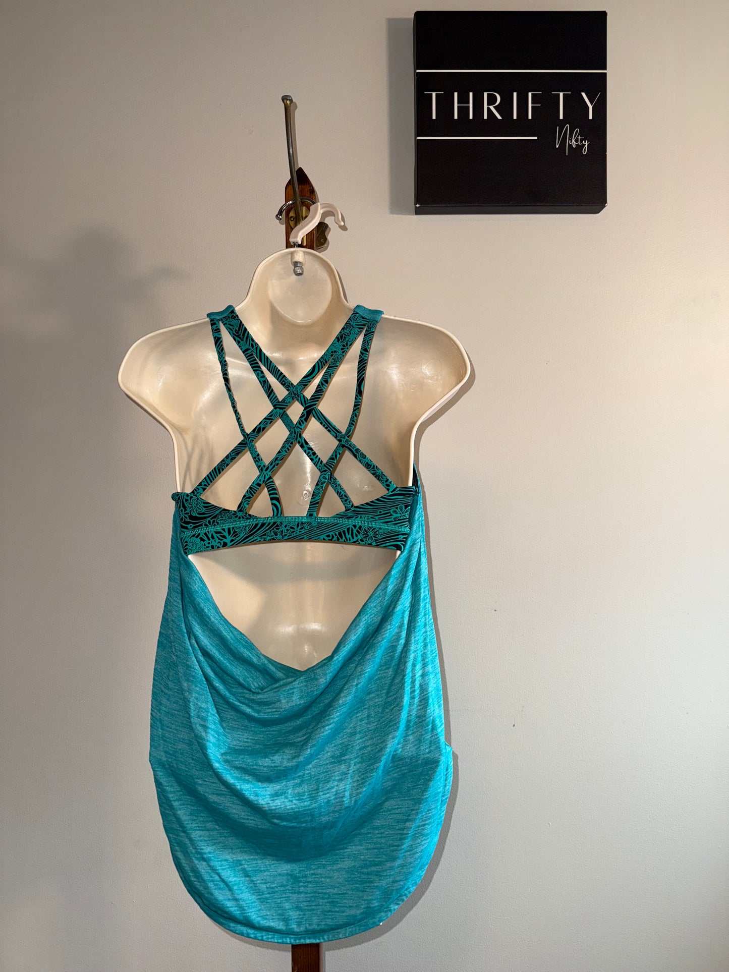 lululemon (6) Teal//Black Tank Top with Open Back and Built in Sports Bra