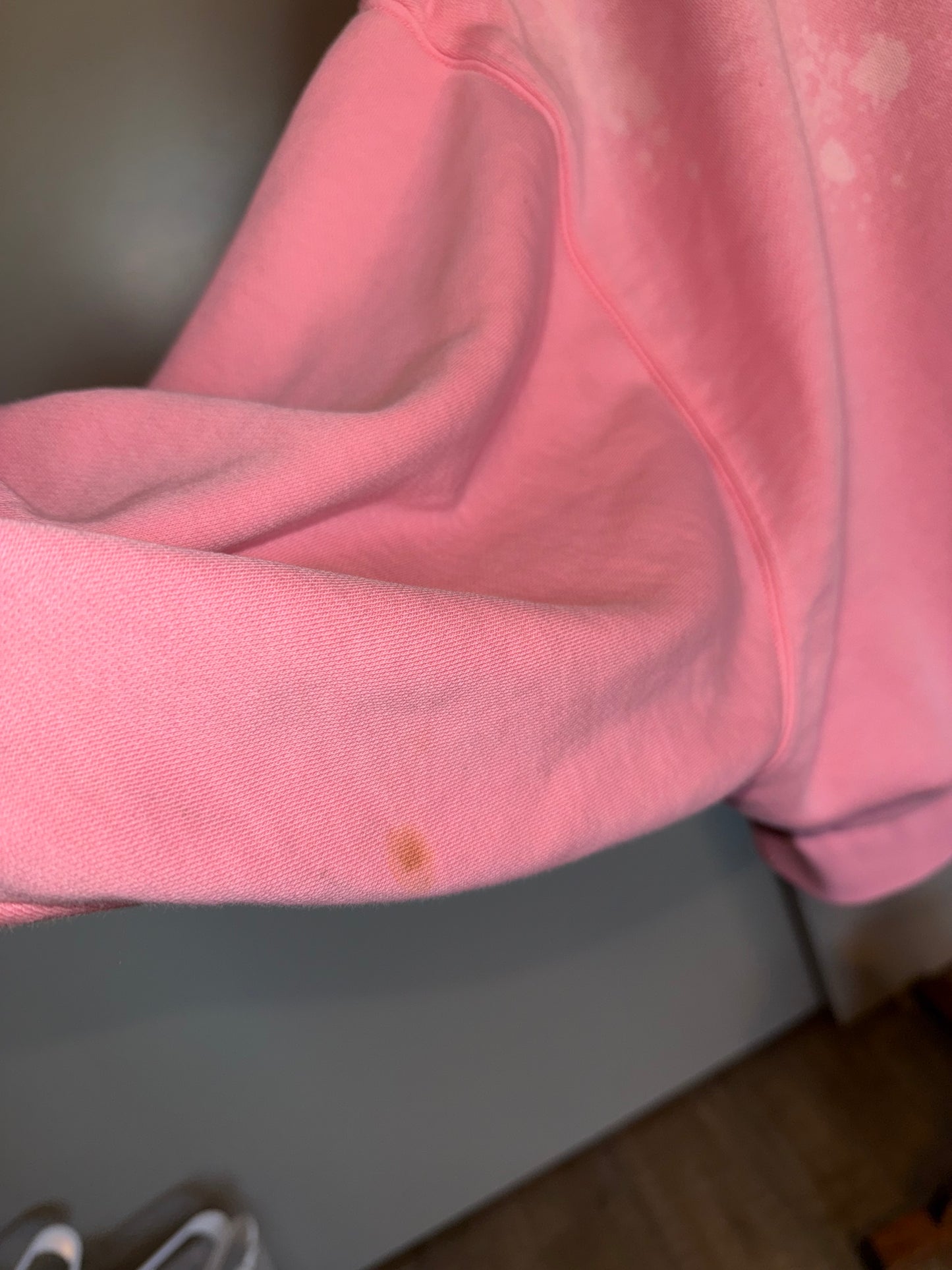 Nike (XL) Pink Cropped Crewneck Sweatshirt with Bleach Splatter