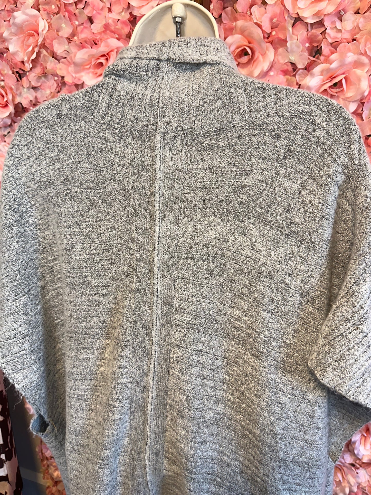 NWT Universal Thread (OSFM) Brand New Grey Long Sleeveless Sweater Shrug