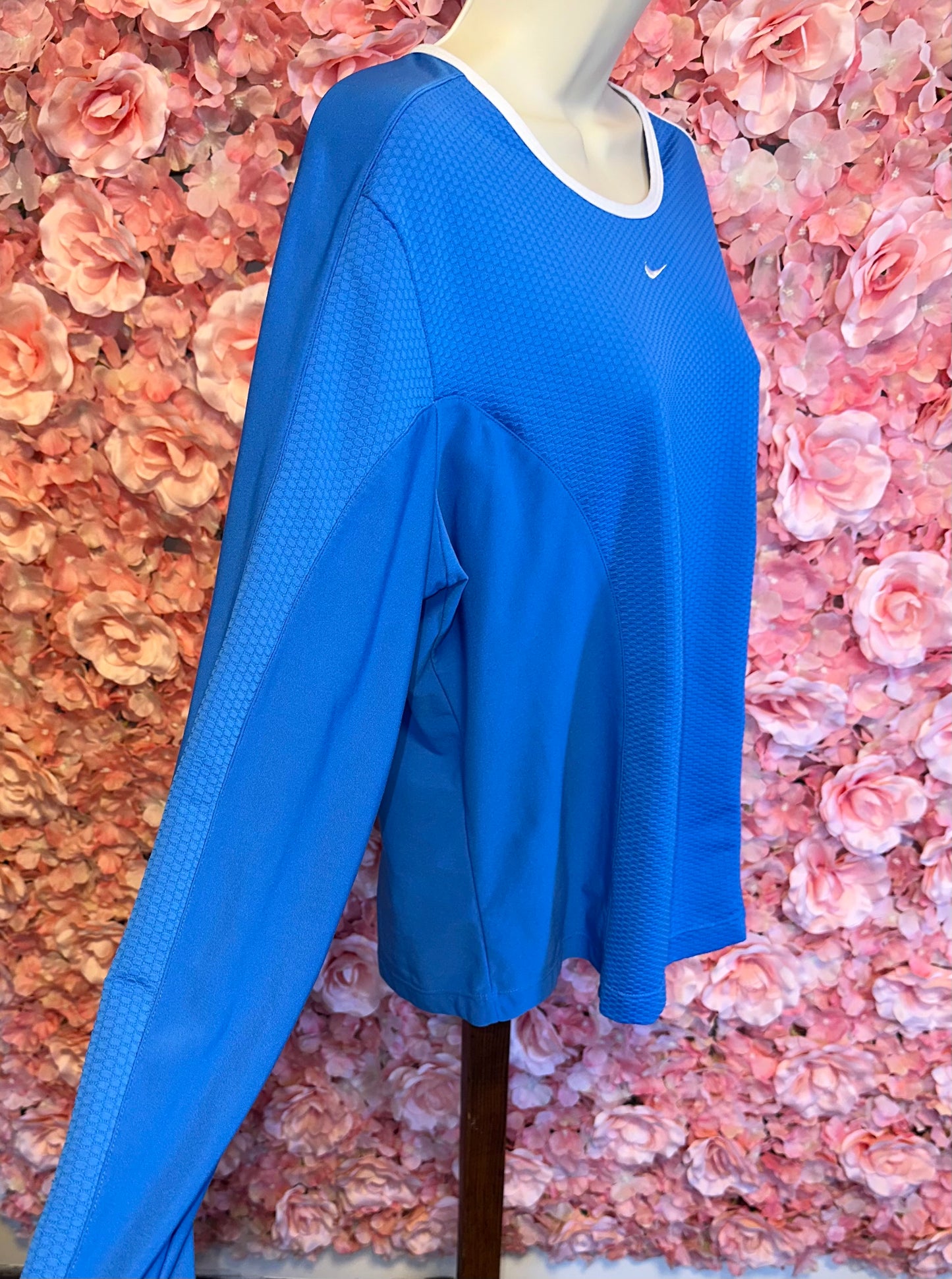 Nike (Large) Blue Long Sleeve Sphere Dry Sporty Top