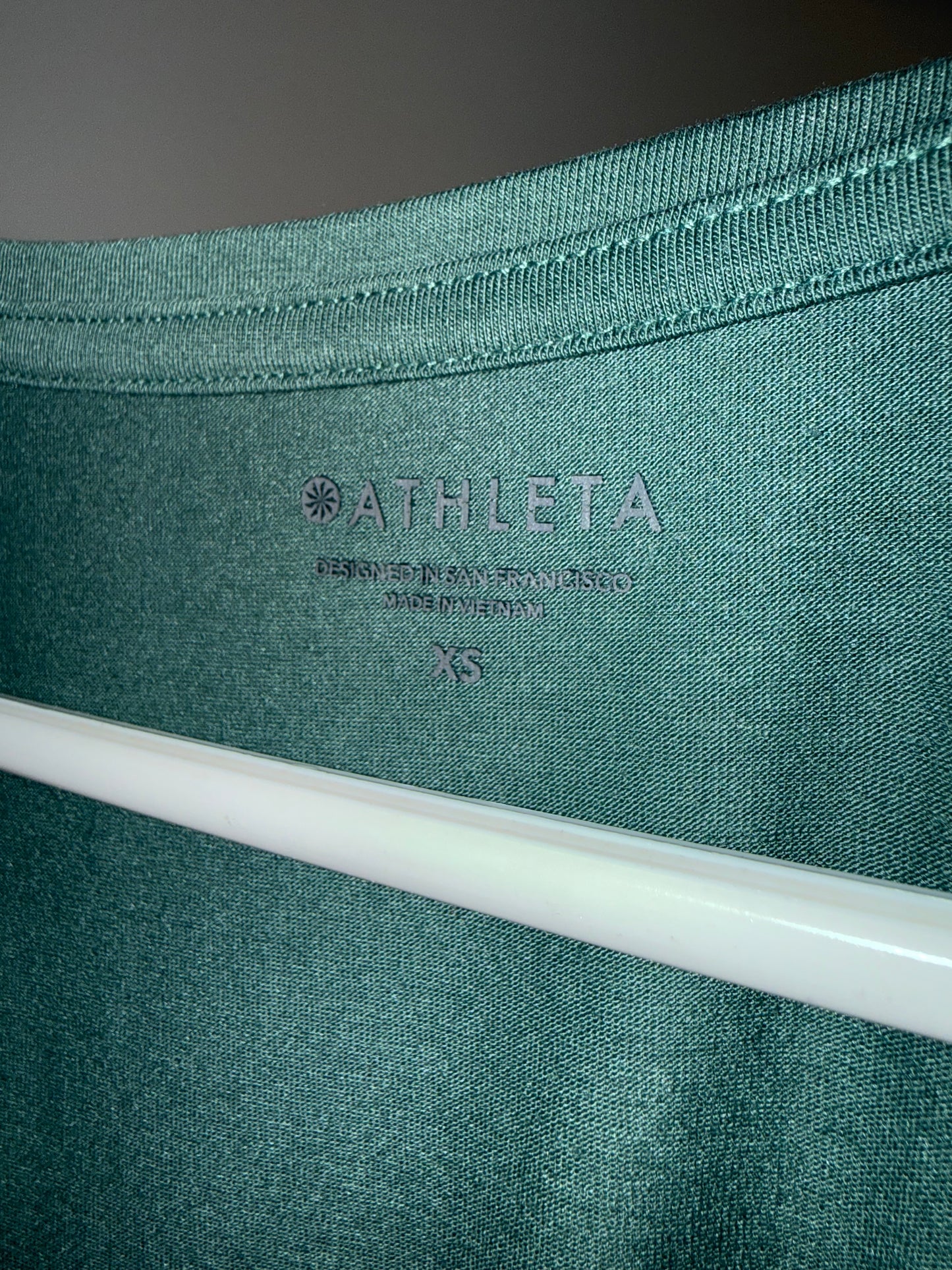Athleta (XS) Green Scoop Neck Short Sleeve Tee
