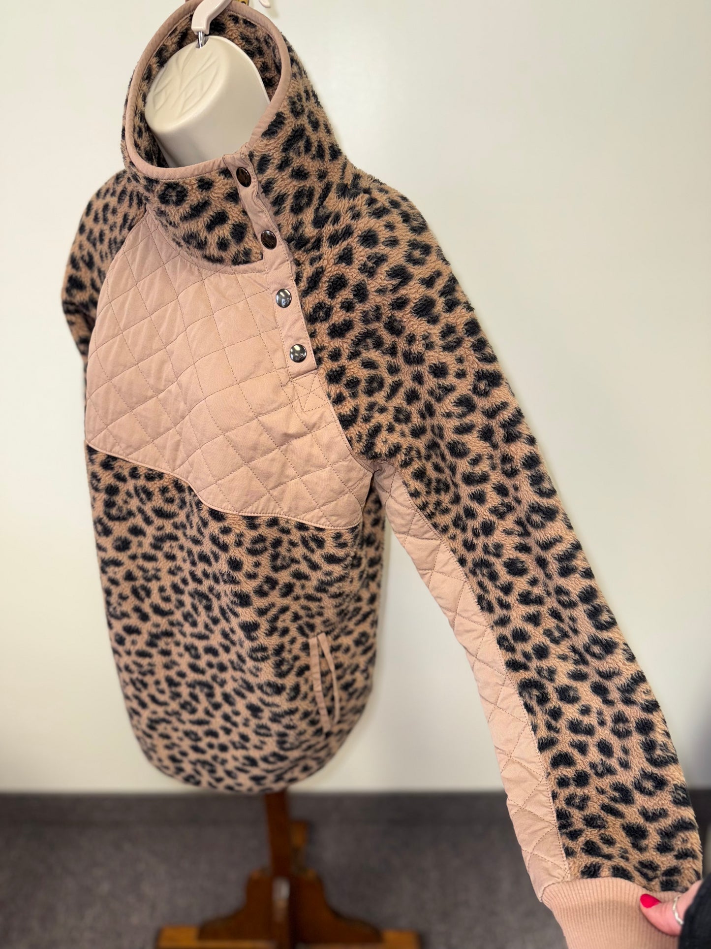 Abercrombie & Fitch (Medium) Neutral Cheetah Print 3/4 Button Up Pullover