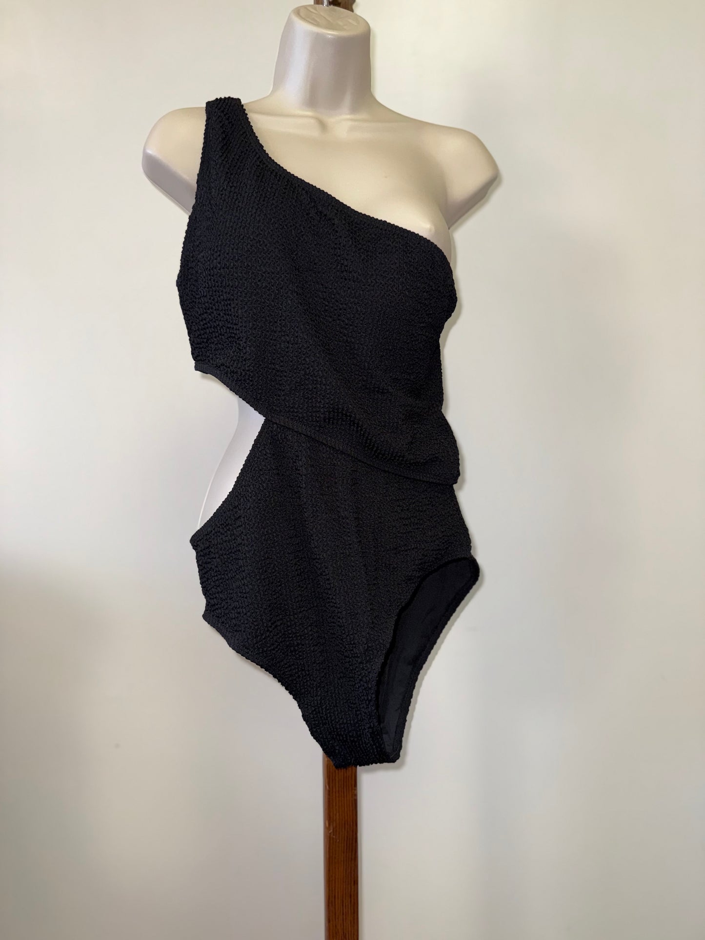 NWT (XL) Brand New Black One Shoulder One Piece Swimsuit with Cutout Side