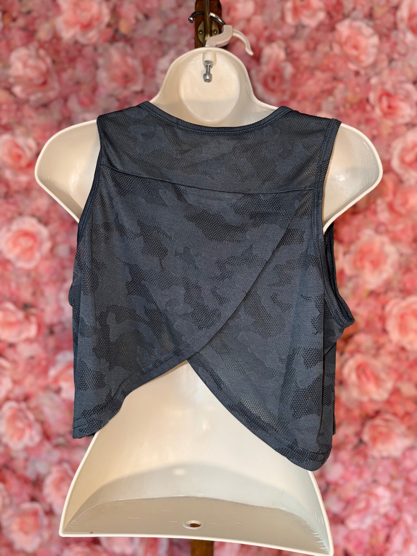 SHEIN (XL) Black//Grey Camo Pattern Cropped Sporty Tank Top