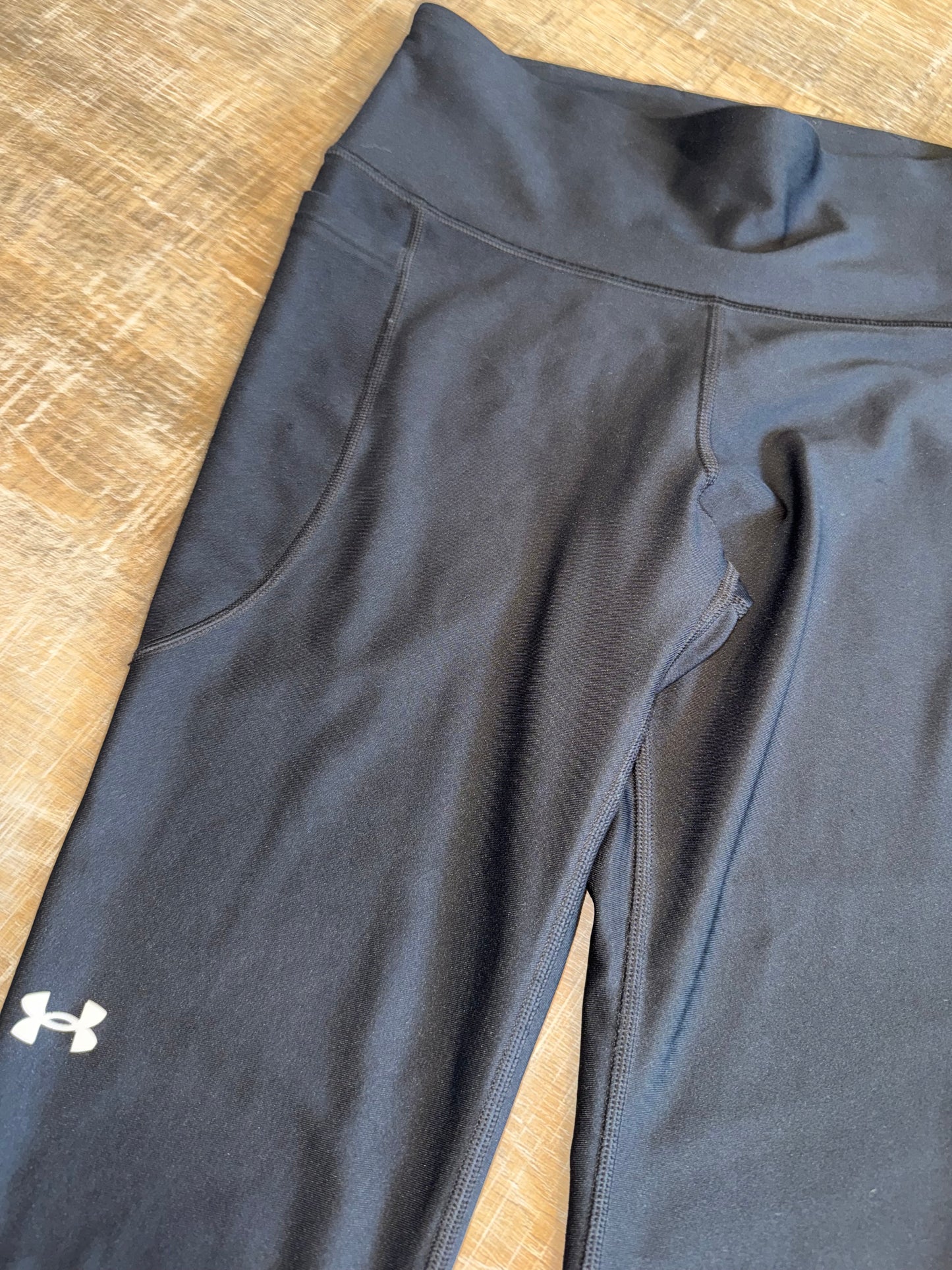 Under Armour (Medium) Black Compression Leggings with 1 Slip Pocket