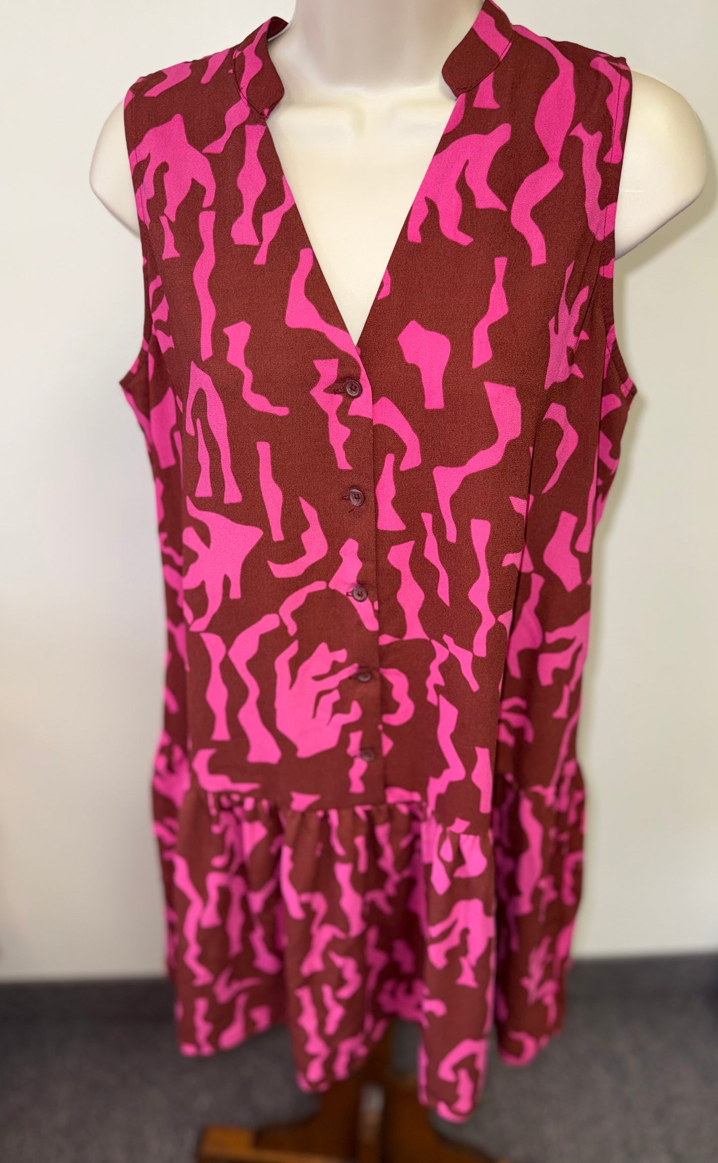 Nine West (Small) Burgundy & Pink Pattern Button Up Sleeveless Midi Dress