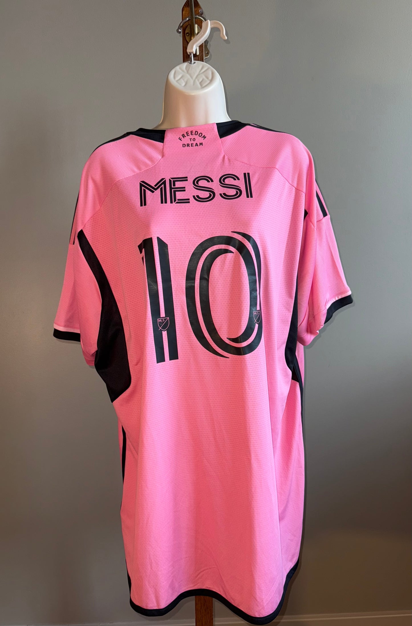 NWT Adidas (2XL) Brand New Pink Messi #10 Jersey