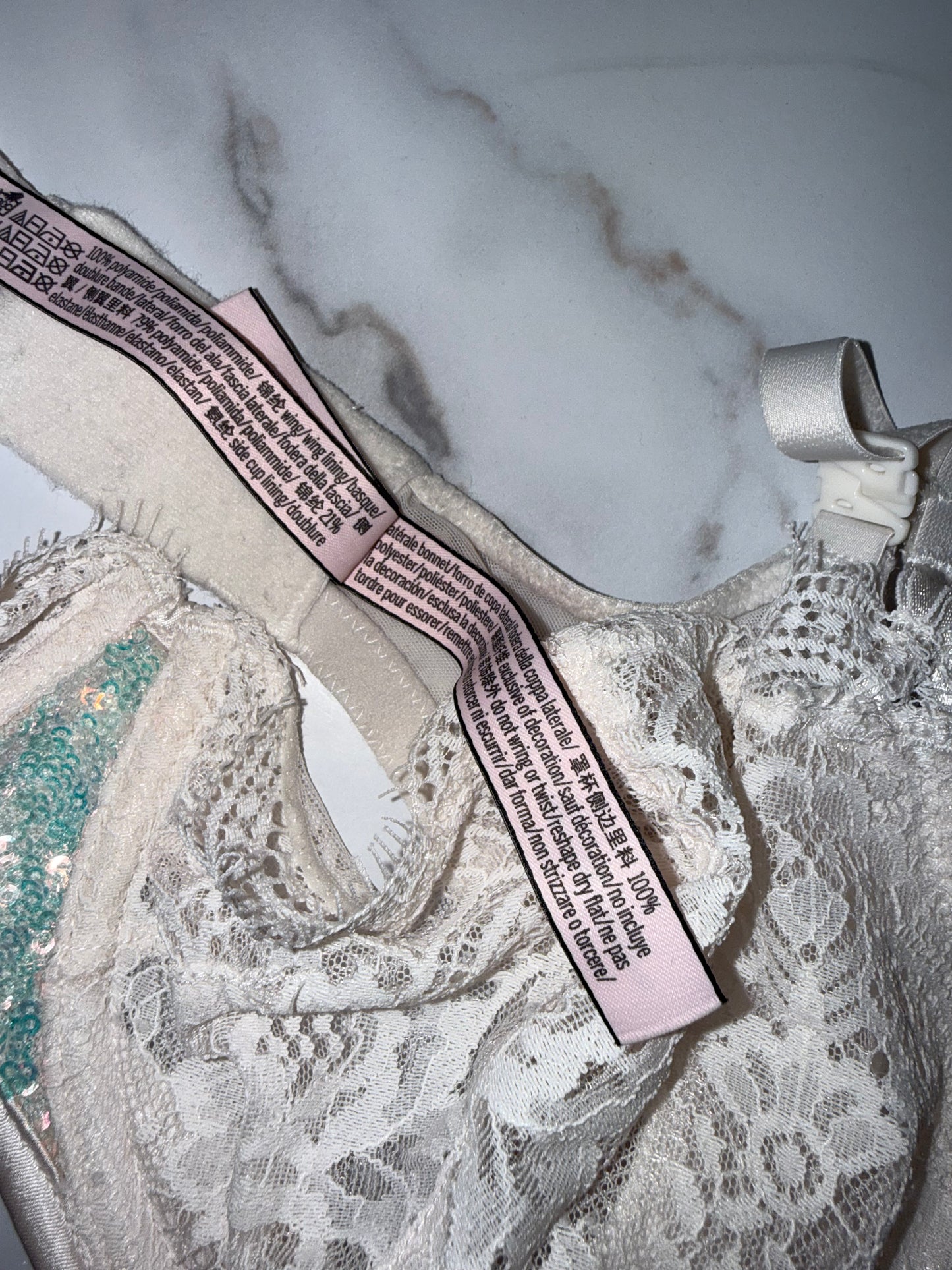 Victoria's Secret (34DD) White Lace Dream Angels Push Up Bra W/ Metallic Sequins