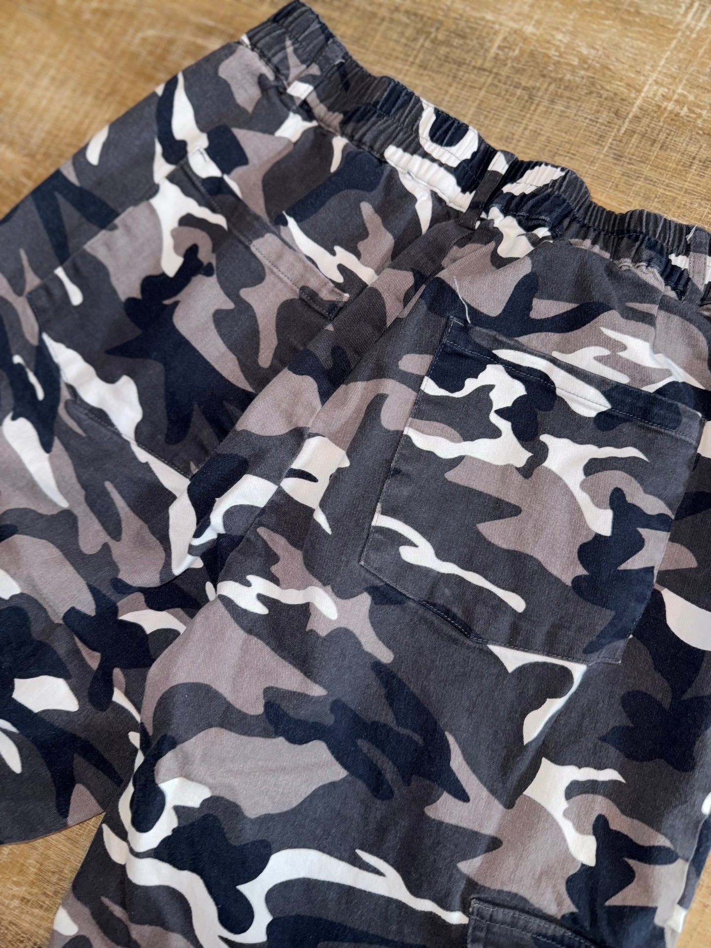Lepunuo (XL) Black/White/Grey Camo Pattern Cargo Pants